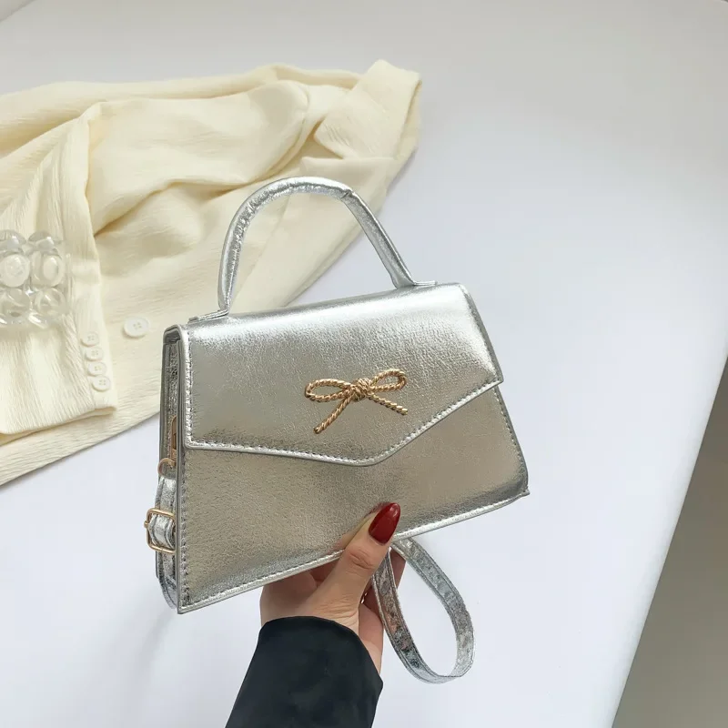 Xiaoxiangfeng light luxury underarm bag women's small square bag versatile shoulder messenger bag
Xiaoxiangfeng light luxury underarm bag women's small square bag versatile shoulder messenger bag