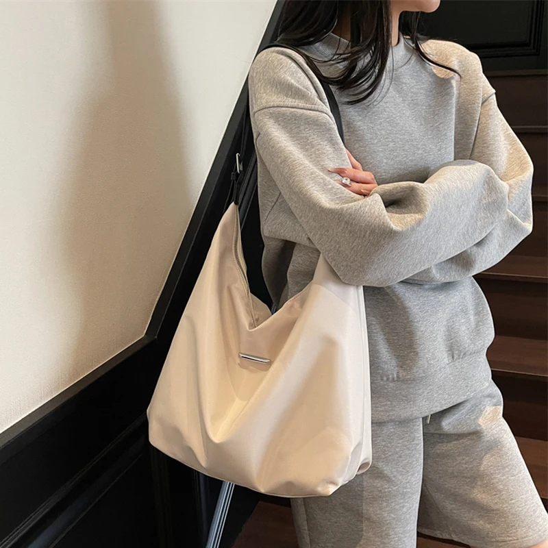 Tiptoegirls Solid Oxford Women Shoulder Bag 2025 Summer Beauty Totes Large Capacity Messenger Bag for Ladies New Fashion Handbag
Tiptoegirls Solid Oxford Women Shoulder Bag 2025 Summer Beauty Totes Large Capacity Messenger Bag for Ladies New Fashion Handbag
