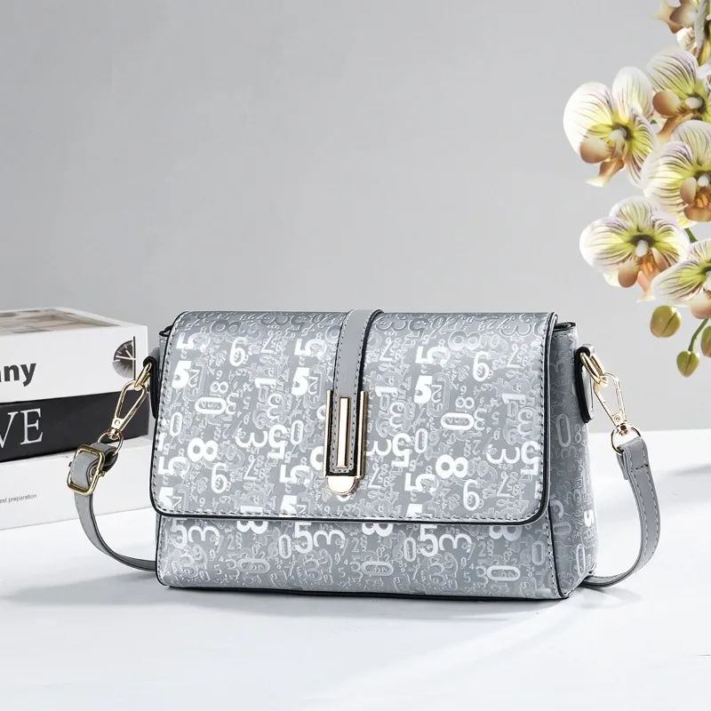 Retro Luxury Print Crossbody Bag Women's Casual Versatile Mom Bag 2026 New Fashion High-End Feel Womens Tote Bag
Retro Luxury Print Crossbody Bag Women's Casual Versatile Mom Bag 2026 New Fashion High-End Feel Womens Tote Bag