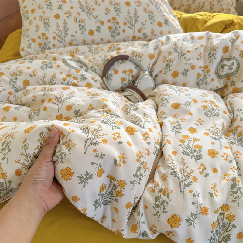 New Floral Double-piece Washed Cotton Quilt Cover Skin-friendly Breathable Student Dormitory Duvet Covers Without Pillowcases
New Floral Double-piece Washed Cotton Quilt Cover Skin-friendly Breathable Student Dormitory Duvet Covers Without Pillowcases