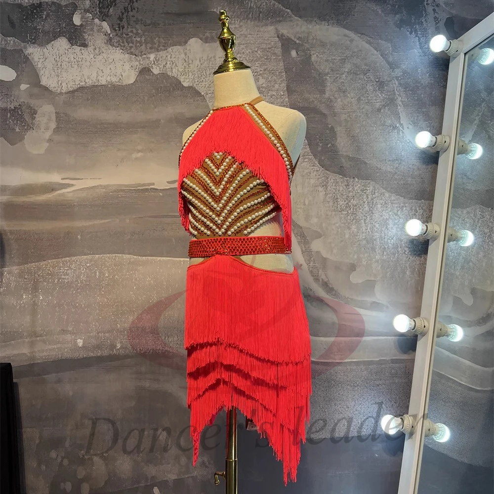 Платье для латиноамериканских танцев для взрослых и детей, элитное, на заказ, с жемчугом, с бахромой, для танго, профессиональная женская одежда
Платье для латиноамериканских танцев для взрослых и детей, элитное, на заказ, с жемчугом, с бахромой, для танго, профессиональная женская одежда