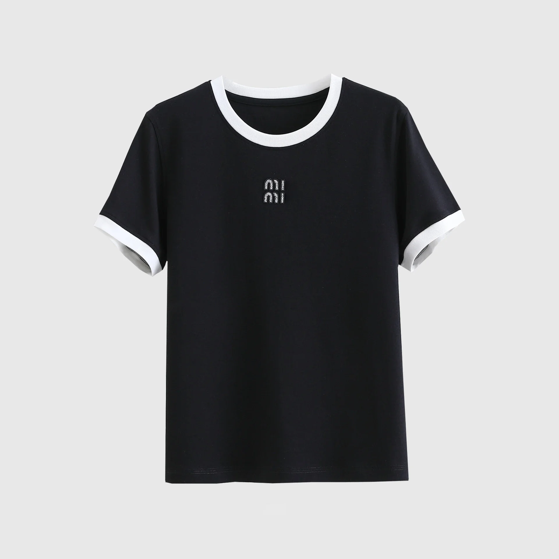 Hot Diamond 2024 Summer New Letter Logo Short Sleeved T-shirt Round Neck Color Blocking Versatile Top for Women Designer Tee
Hot Diamond 2024 Summer New Letter Logo Short Sleeved T-shirt Round Neck Color Blocking Versatile Top for Women Designer Tee