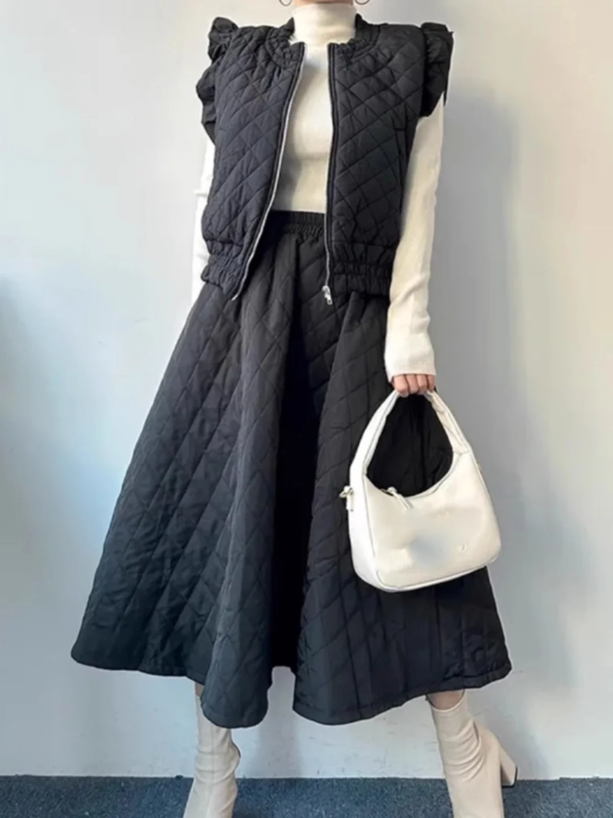 Faionable High Waist Diamond Patterned Vest And Skirt Set Women's Loose ort Cardigan Sle Top with Wood ain
Faionable High Waist Diamond Patterned Vest And Skirt Set Women's Loose ort Cardigan Sle Top with Wood ain