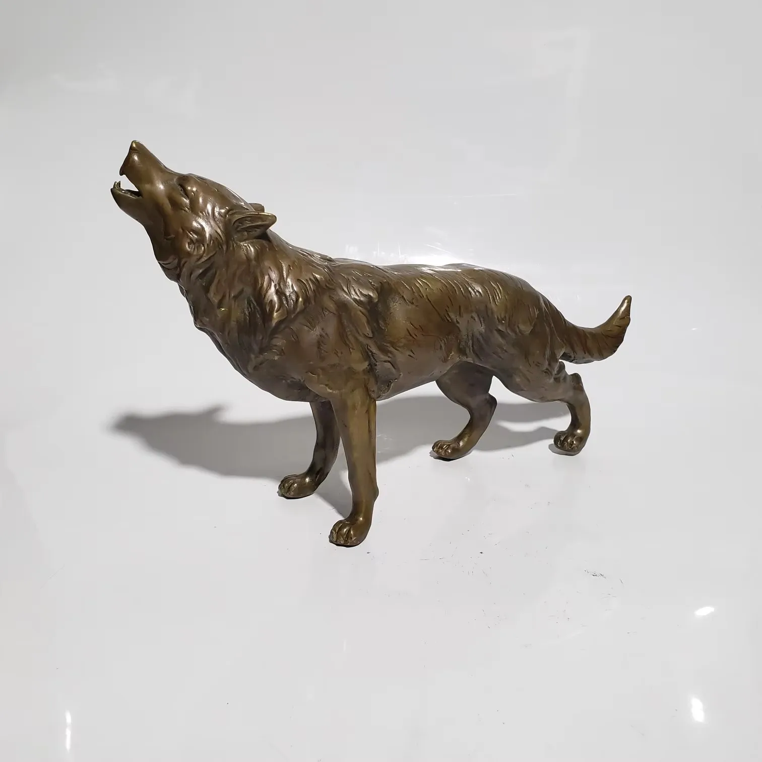 Antique made old brass wolf king home decoration handicraft ornaments
Antique made old brass wolf king home decoration handicraft ornaments