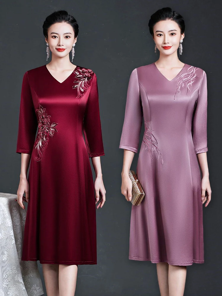 Elegant Silk Acetate Dress for Wedding Banquet High-Quality Embroidery Mid-Length Sleeveless V-Neck Gown for Younger Mothers
Elegant Silk Acetate Dress for Wedding Banquet High-Quality Embroidery Mid-Length Sleeveless V-Neck Gown for Younger Mothers