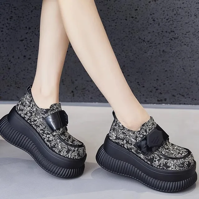 Women's Thick Bottom Slip-On Loafers New Chinese Style round Toe Casual Shoes Leather Material Comfortable Workwear Footwear
Women's Thick Bottom Slip-On Loafers New Chinese Style round Toe Casual Shoes Leather Material Comfortable Workwear Footwear