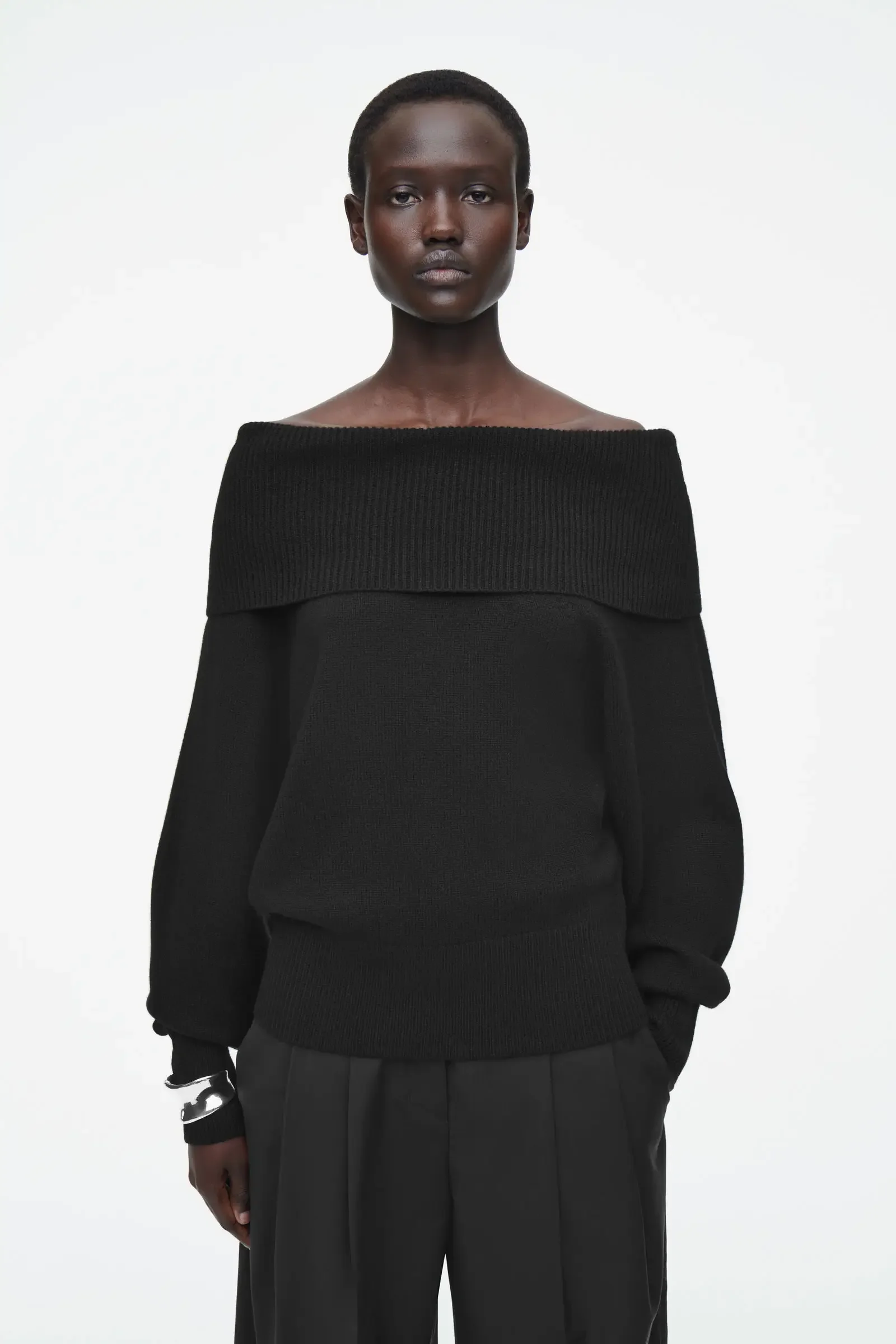 XIMIAN APPAREL 2026 YAZHIMEI spring new style of Women's casual standard one-shoulder black knit pullover
XIMIAN APPAREL 2026 YAZHIMEI spring new style of Women's casual standard one-shoulder black knit pullover