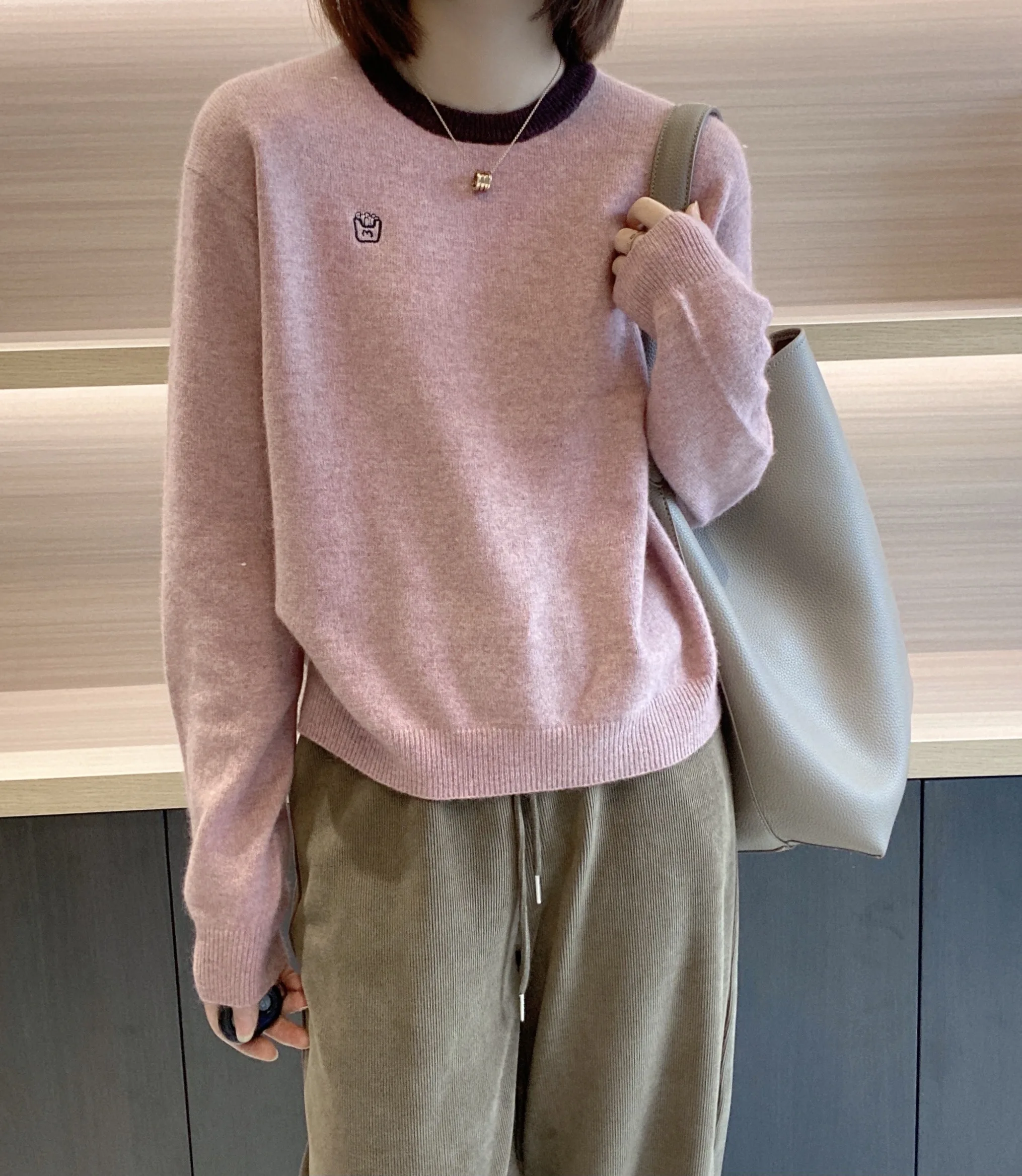 Women's round Neck Knitted Wool Sweater 100% Pure Wool Multi Colored Embroidered Easy Fit Spring Autumn 2025 Edition
Women's round Neck Knitted Wool Sweater 100% Pure Wool Multi Colored Embroidered Easy Fit Spring Autumn 2025 Edition