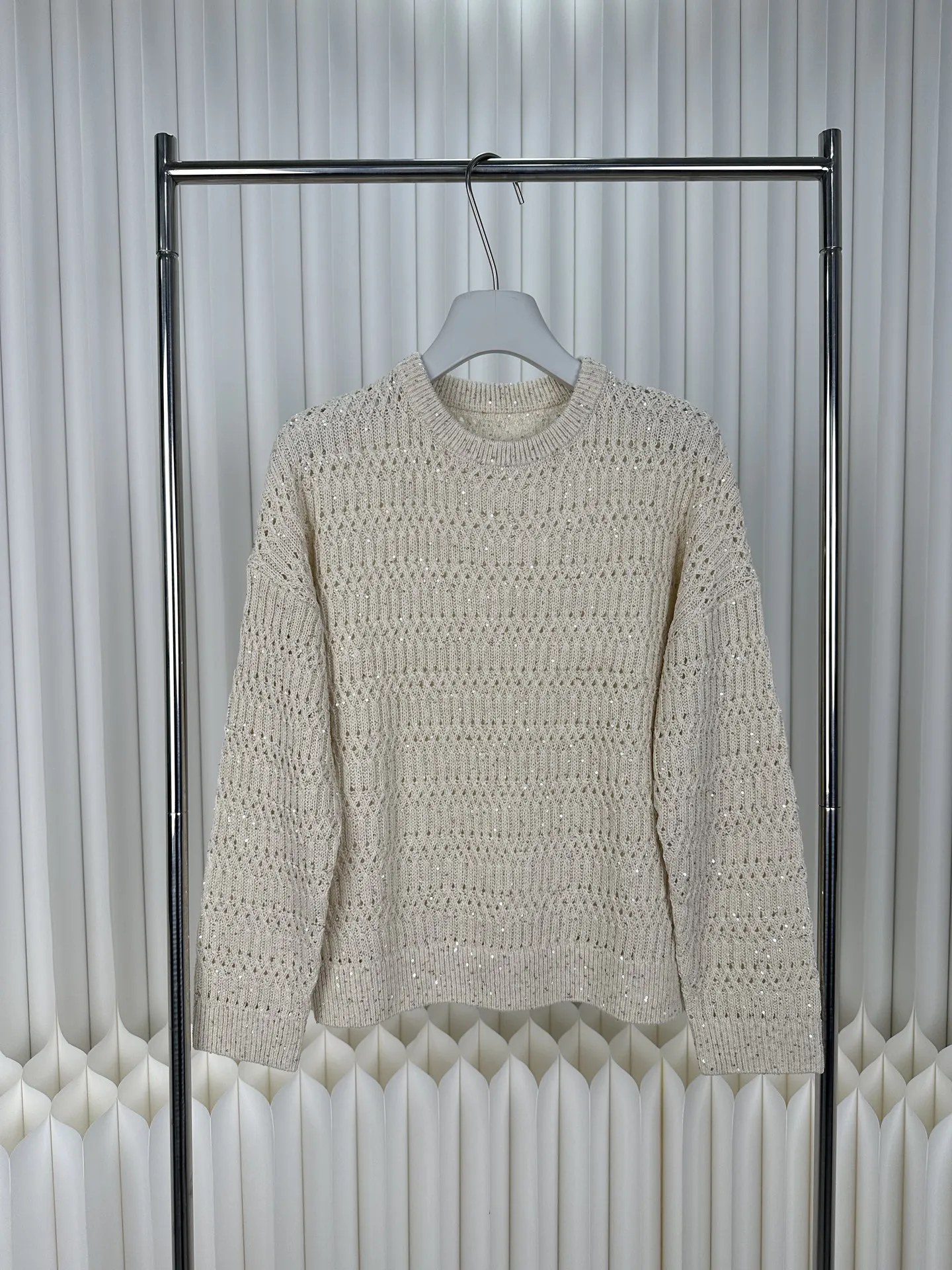 Early Spring New Arrival: High-Quality Women's Top — Retro-Style Crewneck Knit with Openwork, Sequins, and Cable Pattern
Early Spring New Arrival: High-Quality Women's Top — Retro-Style Crewneck Knit with Openwork, Sequins, and Cable Pattern
