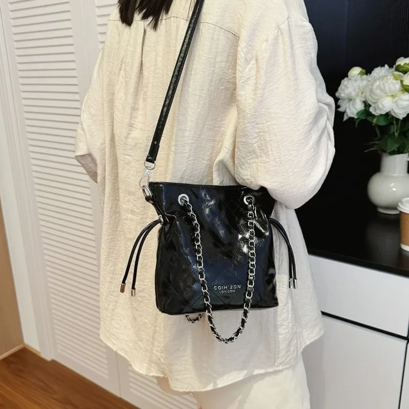 Women's Quilted Drawstring Bucket Bag, Versatile Chain Shoulder Crossbody Purse for Daily Commute, Casual Shopping, Weekend
Women's Quilted Drawstring Bucket Bag, Versatile Chain Shoulder Crossbody Purse for Daily Commute, Casual Shopping, Weekend