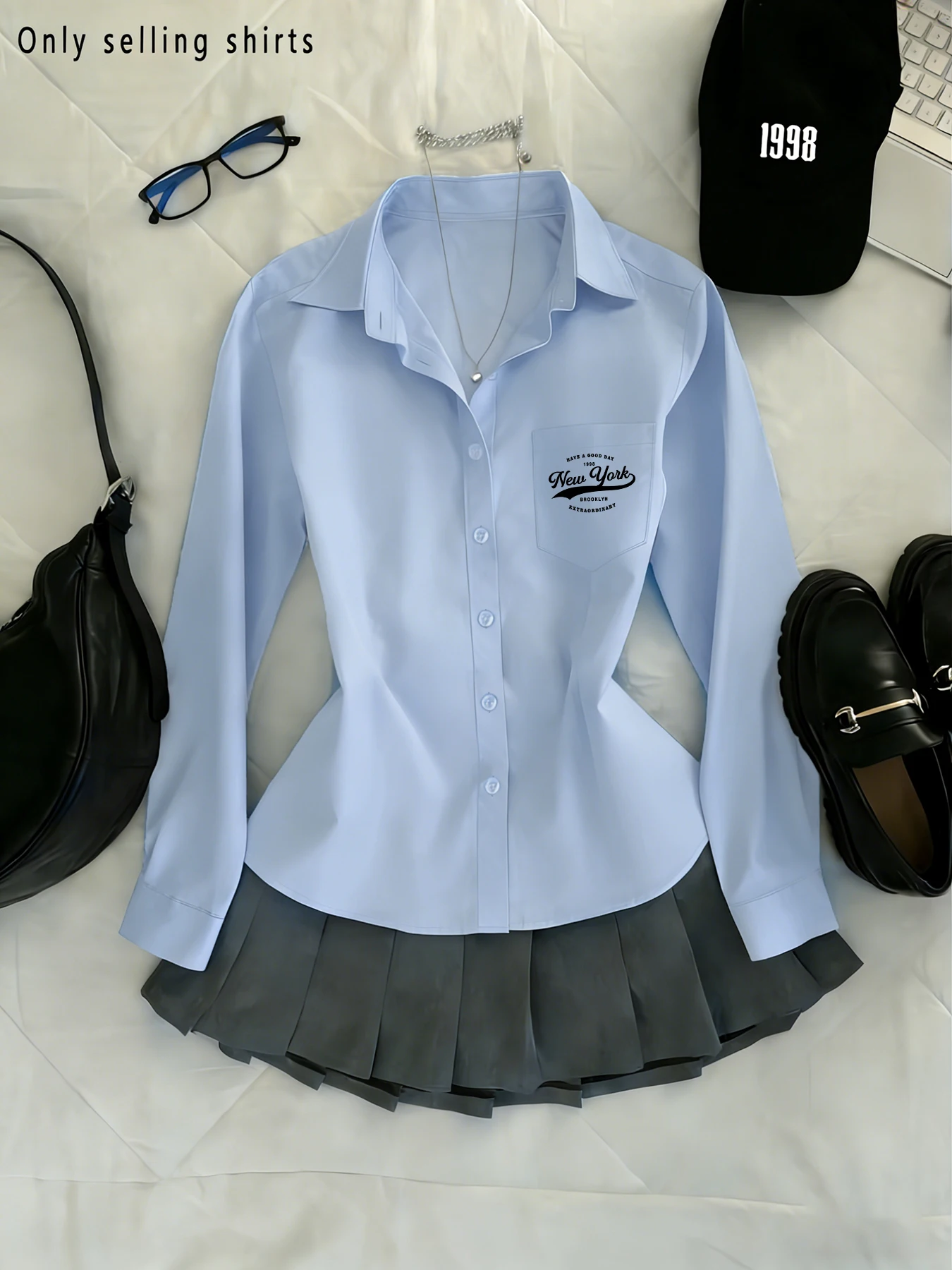 Casual style, loose-fitting long-sleeved design, button collar, simple pockets, suitable for all seasons and everyday wear.
Casual style, loose-fitting long-sleeved design, button collar, simple pockets, suitable for all seasons and everyday wear.