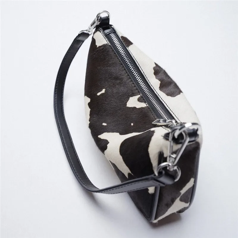 Trendy Spring 2025 Cow Pattern Underarm Bag Women's oulder Crossbody Bag Hoof Plu Material Faionable Handbag
Trendy Spring 2025 Cow Pattern Underarm Bag Women's oulder Crossbody Bag Hoof Plu Material Faionable Handbag