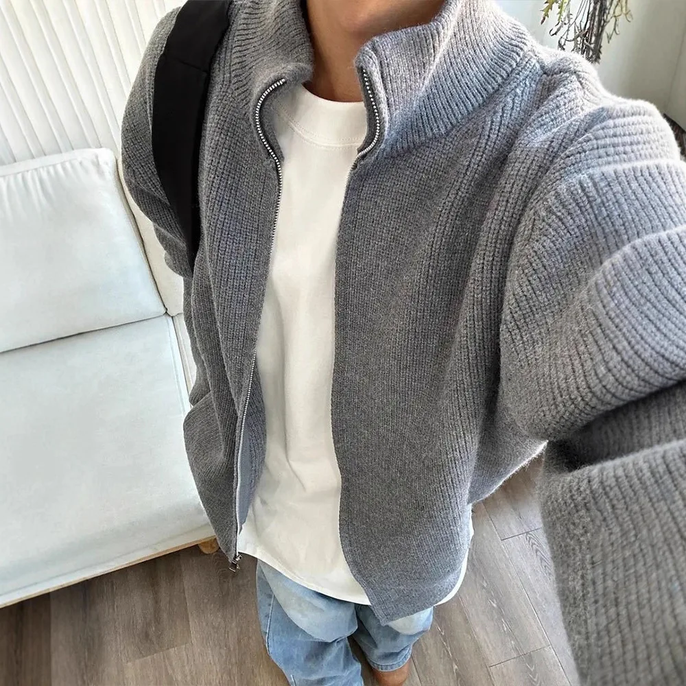 Новинка 2025 года, мужской осенний кардиган с воротником-стойкой на молнии, светло-серый, черный, темно-серый, три варианта цвета, свободный универсальный топ
Новинка 2025 года, мужской осенний кардиган с воротником-стойкой на молнии, светло-серый, черный, темно-серый, три варианта цвета, свободный универсальный топ