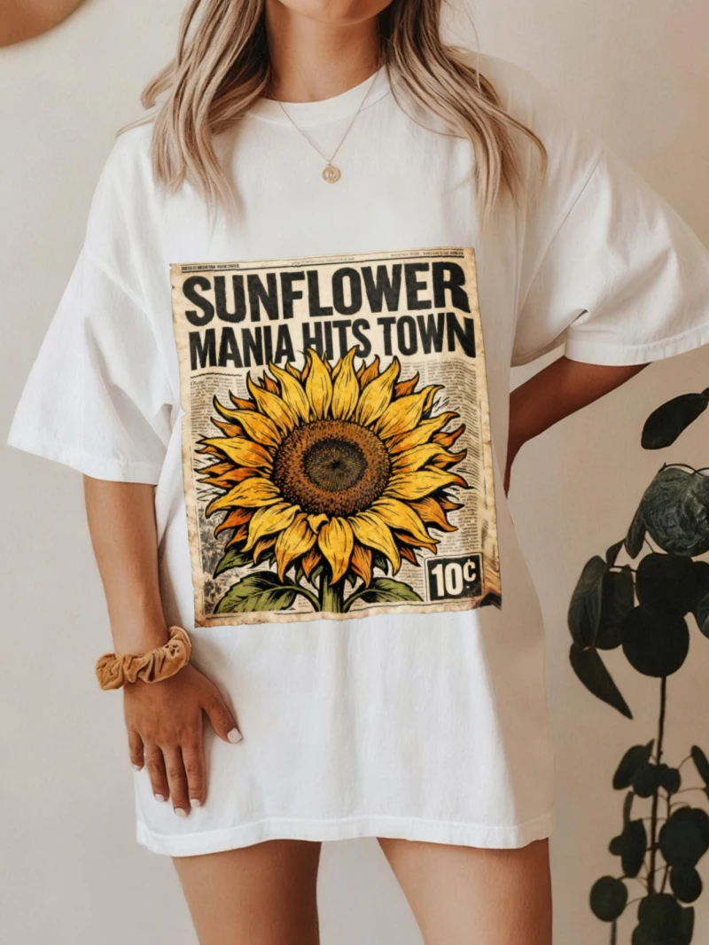 Women's Loose Print Loose Short-sleeved T-shirt, Sunflower Pattern Printed with The Words "SUNFLOWER MANIA Hits TOWN"
Women's Loose Print Loose Short-sleeved T-shirt, Sunflower Pattern Printed with The Words "SUNFLOWER MANIA Hits TOWN"