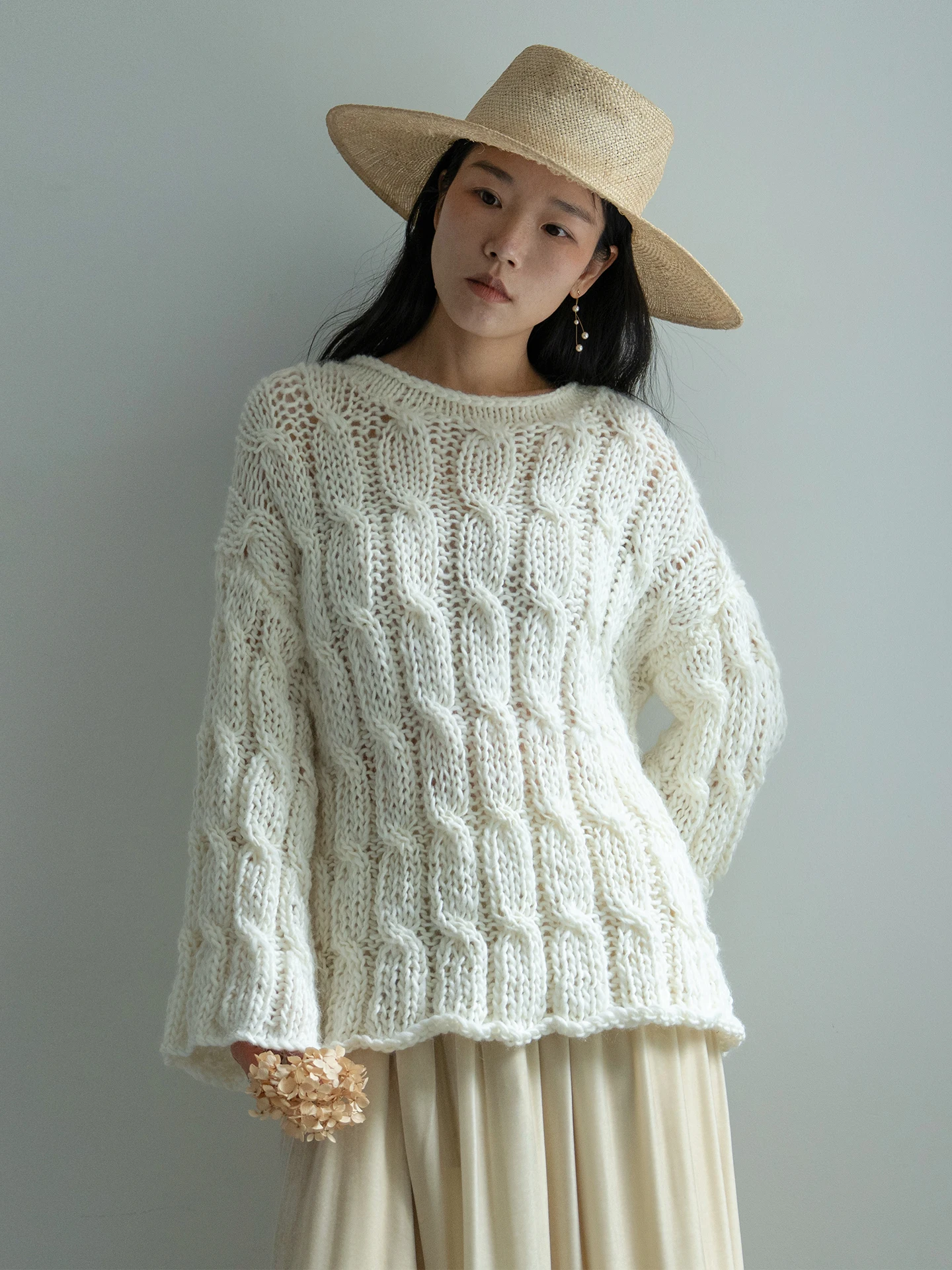 Ladies Loose Knitted Sweater Hollow out Camere Lazy Sle White Long Sve Soft Wool Blend Comfortable Casual round Ne Top
Ladies Loose Knitted Sweater Hollow out Camere Lazy Sle White Long Sve Soft Wool Blend Comfortable Casual round Ne Top