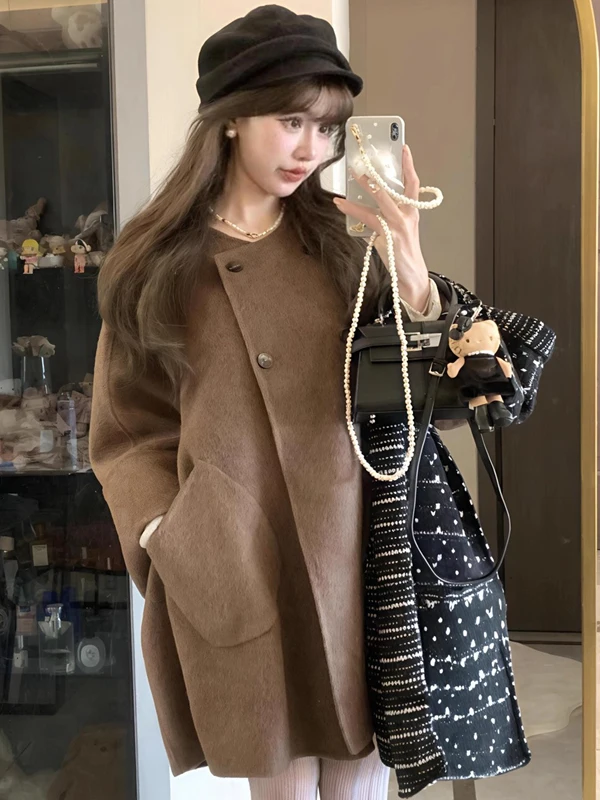 Retro Brown Woolen Coat Women's Faionable Autumn Winter Warmth High Quali Ele Small Size Coat Polyester Fiber Long Sl...
Retro Brown Woolen Coat Women's Faionable Autumn Winter Warmth High Quali Ele Small Size Coat Polyester Fiber Long Sl...