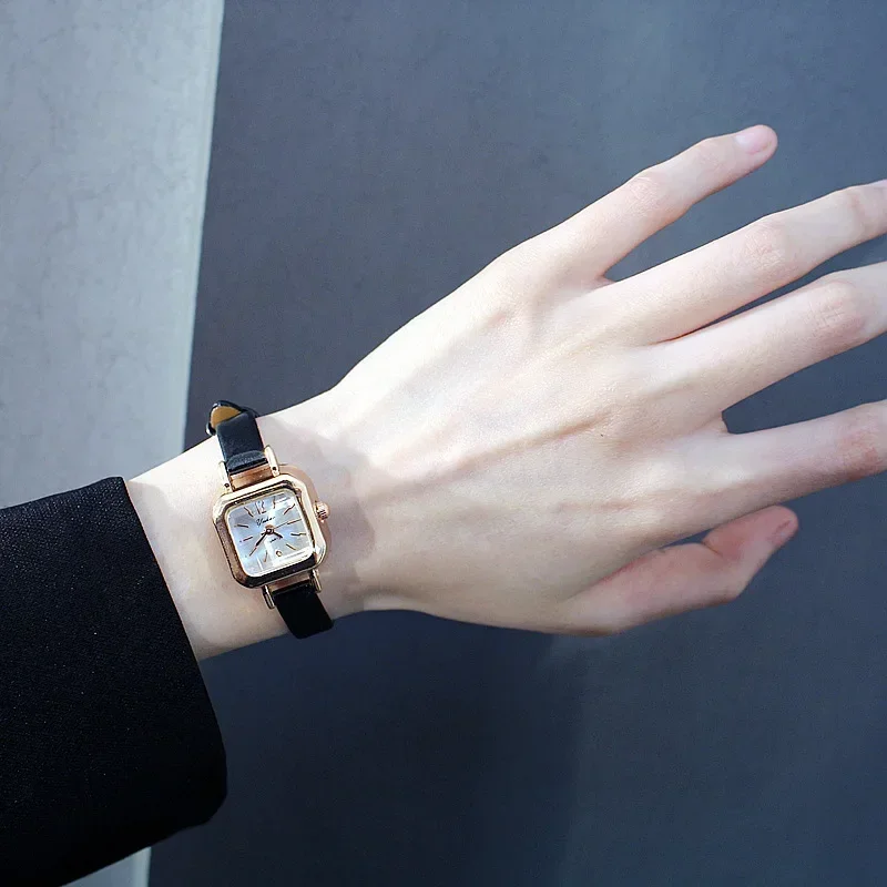 Brand Mini Square Women's Watch Simple Fashion Student Leather Strap Quartz Wristwatches Luxury Gift Ladies Watches Wholesale
Brand Mini Square Women's Watch Simple Fashion Student Leather Strap Quartz Wristwatches Luxury Gift Ladies Watches Wholesale