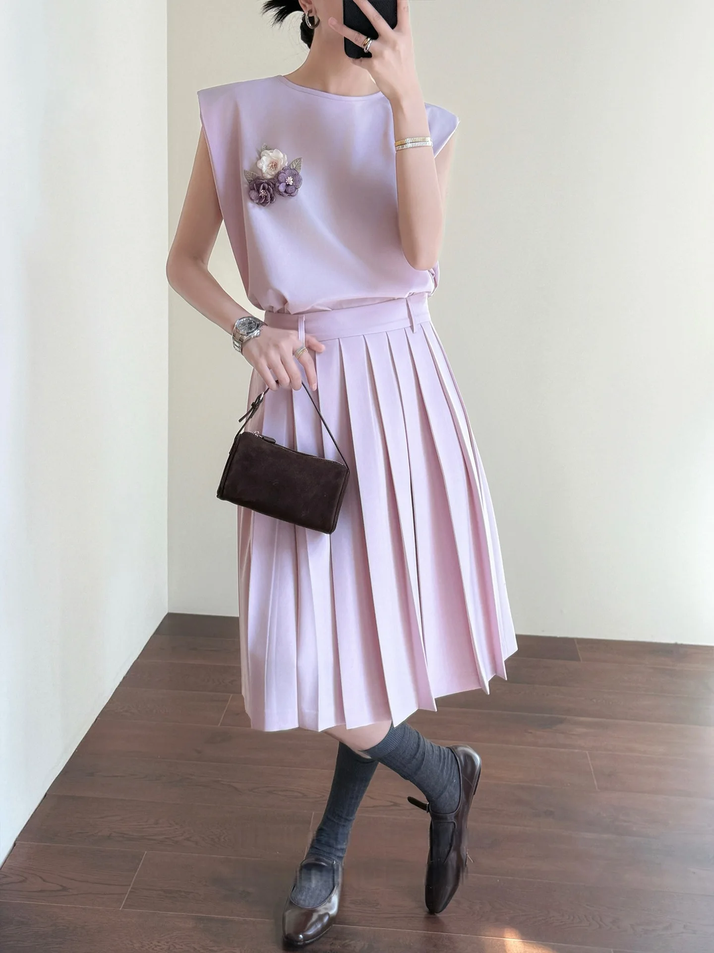 2026 Summer Soft Pink Two Piece Skirt Set Sleeveless Loose Vest with 3D Pleated Mini Skirt Set Beautiful Work Office LADY Skirt
2026 Summer Soft Pink Two Piece Skirt Set Sleeveless Loose Vest with 3D Pleated Mini Skirt Set Beautiful Work Office LADY Skirt