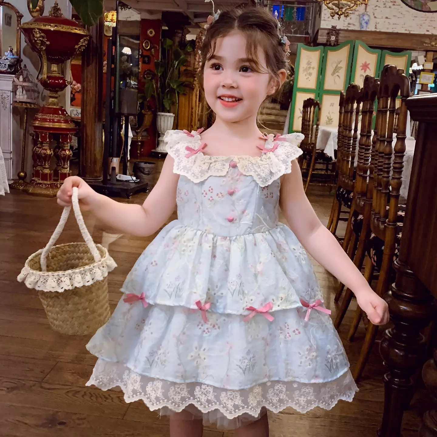Girls' summer dress, new children's sleeveless floral dress, little girls' vacation single-layer thin fresh dress
Girls' summer dress, new children's sleeveless floral dress, little girls' vacation single-layer thin fresh dress