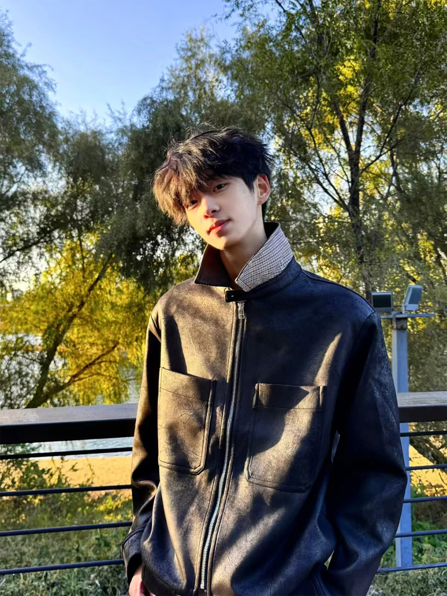 Мужская куртка из искусственной кожи с узором под кожу, в американском ретро-стиле, в клетку, для охоты, короткая, верхняя одежда для осени и зимы
Мужская куртка из искусственной кожи с узором под кожу, в американском ретро-стиле, в клетку, для охоты, короткая, верхняя одежда для осени и зимы