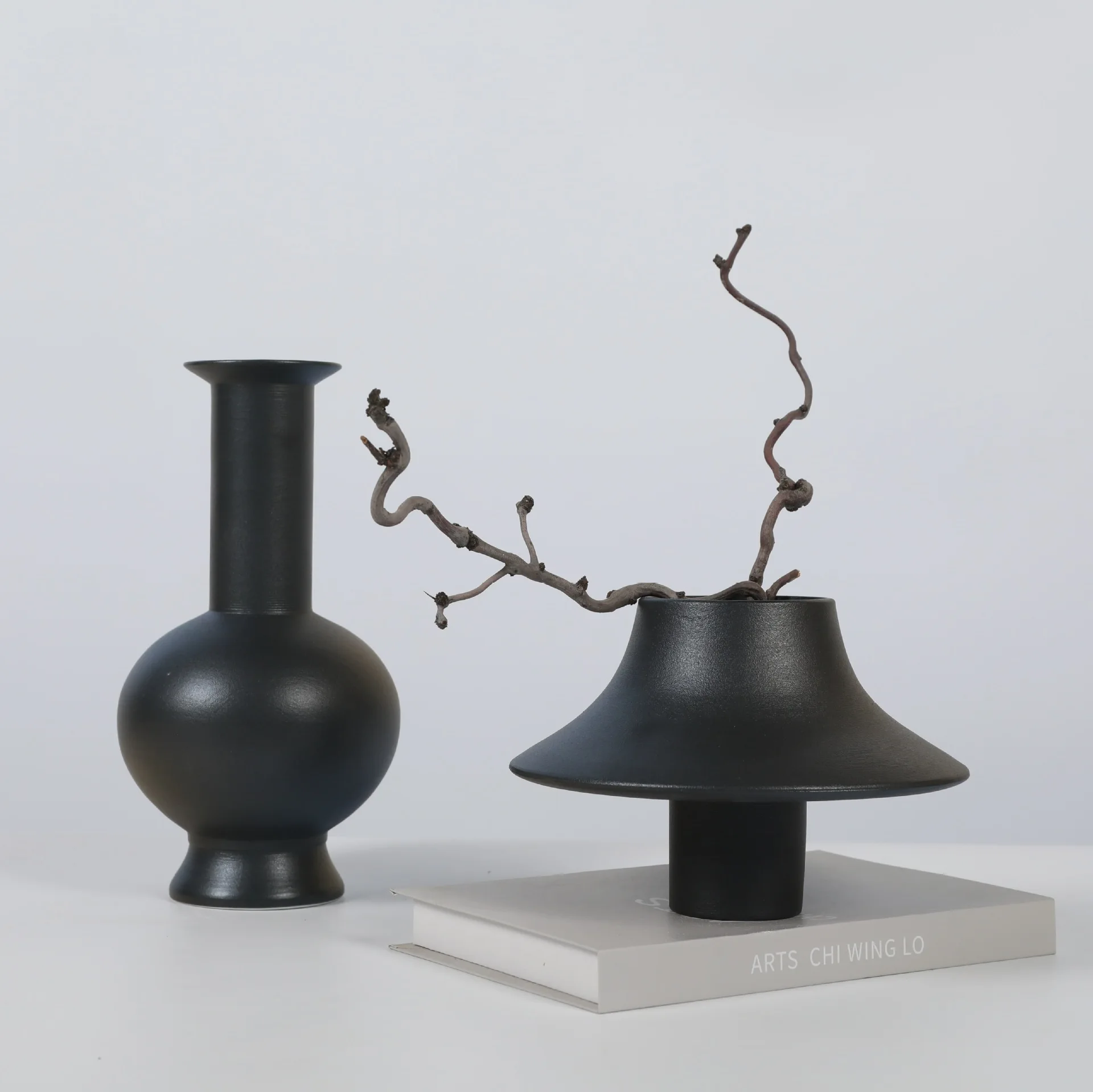 Song-style wabi-sabi wind zen ceramic vase utensils modern soft decoration ornament
Song-style wabi-sabi wind zen ceramic vase utensils modern soft decoration ornament