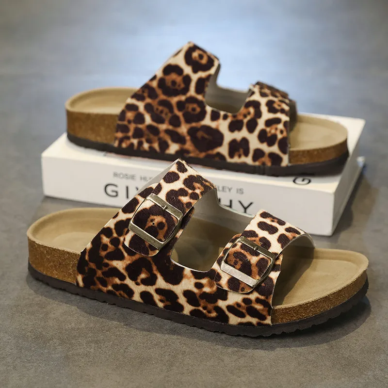 Summer Fashion Leopard Slippers for Men Comfortable Soft Flat Sandals Men Non-slip Casual Slides Slippers Man sandalias hombre
Summer Fashion Leopard Slippers for Men Comfortable Soft Flat Sandals Men Non-slip Casual Slides Slippers Man sandalias hombre