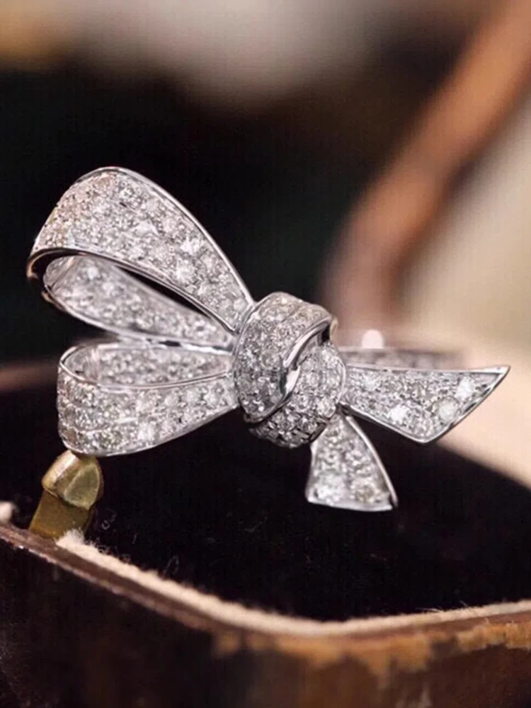 Женское кольцо из стерлингового серебра 925 пробы, белое кольцо с бантом из циркония, роскошные украшения для женщин, повседневная одежда, подарки для праздничной вечеринки
Женское кольцо из стерлингового серебра 925 пробы, белое кольцо с бантом из циркония, роскошные украшения для женщин, повседневная одежда, подарки для праздничной вечеринки
