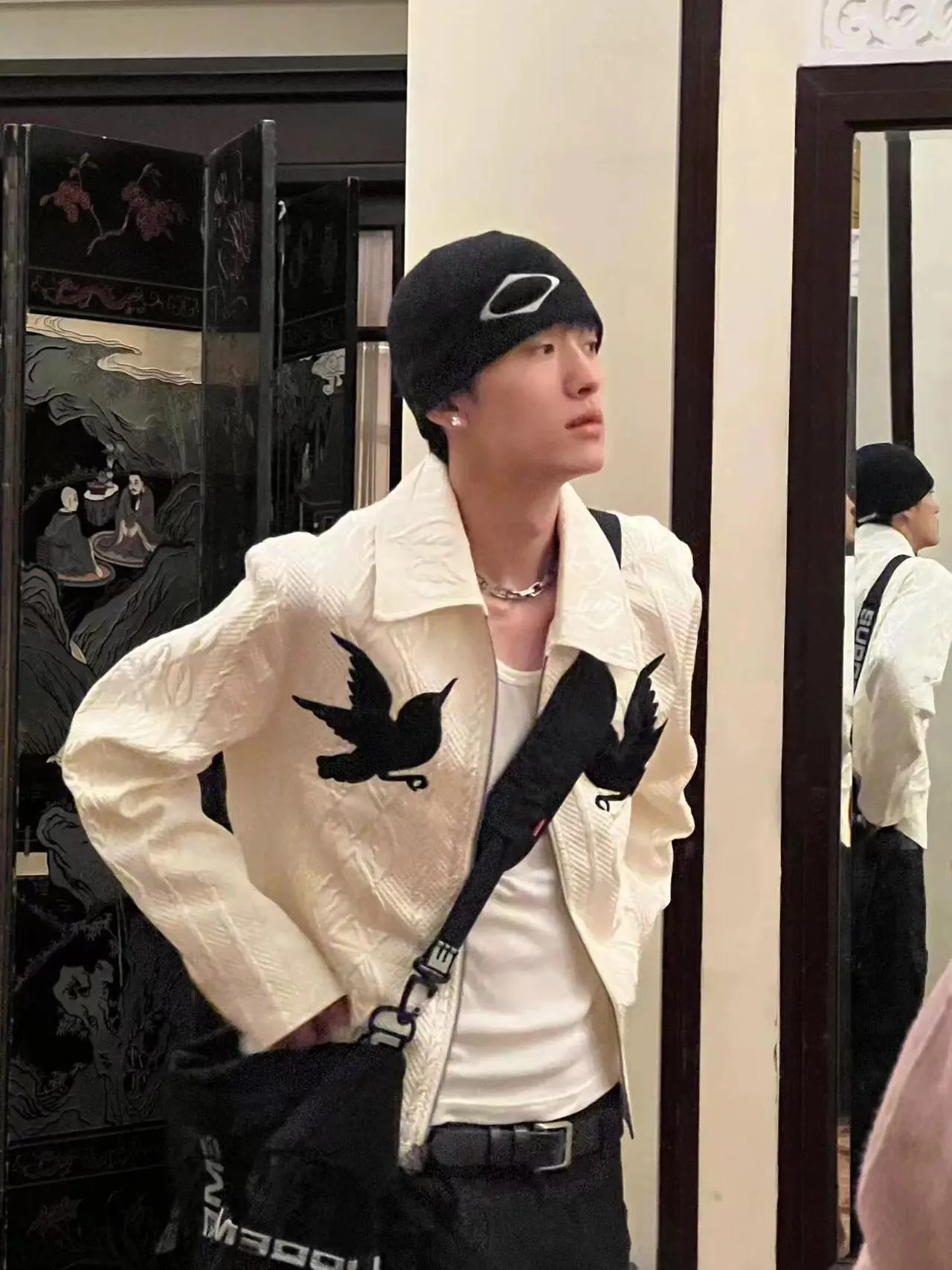 Мужской тюнер американского бренда Sli с вышивкой в виде ромба, плиссированный принт с цветочным принтом, высококачественный тюнер с воротником-стойкой
Мужской тюнер американского бренда Sli с вышивкой в виде ромба, плиссированный принт с цветочным принтом, высококачественный тюнер с воротником-стойкой