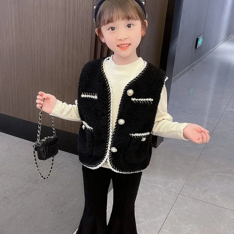 Girl's Winter 2025 Trendy Fleece Lined Korean Vest Coat Cute Chic Quilted Jacket for Kids Warm Outerwear with Pilling Fabric
Girl's Winter 2025 Trendy Fleece Lined Korean Vest Coat Cute Chic Quilted Jacket for Kids Warm Outerwear with Pilling Fabric