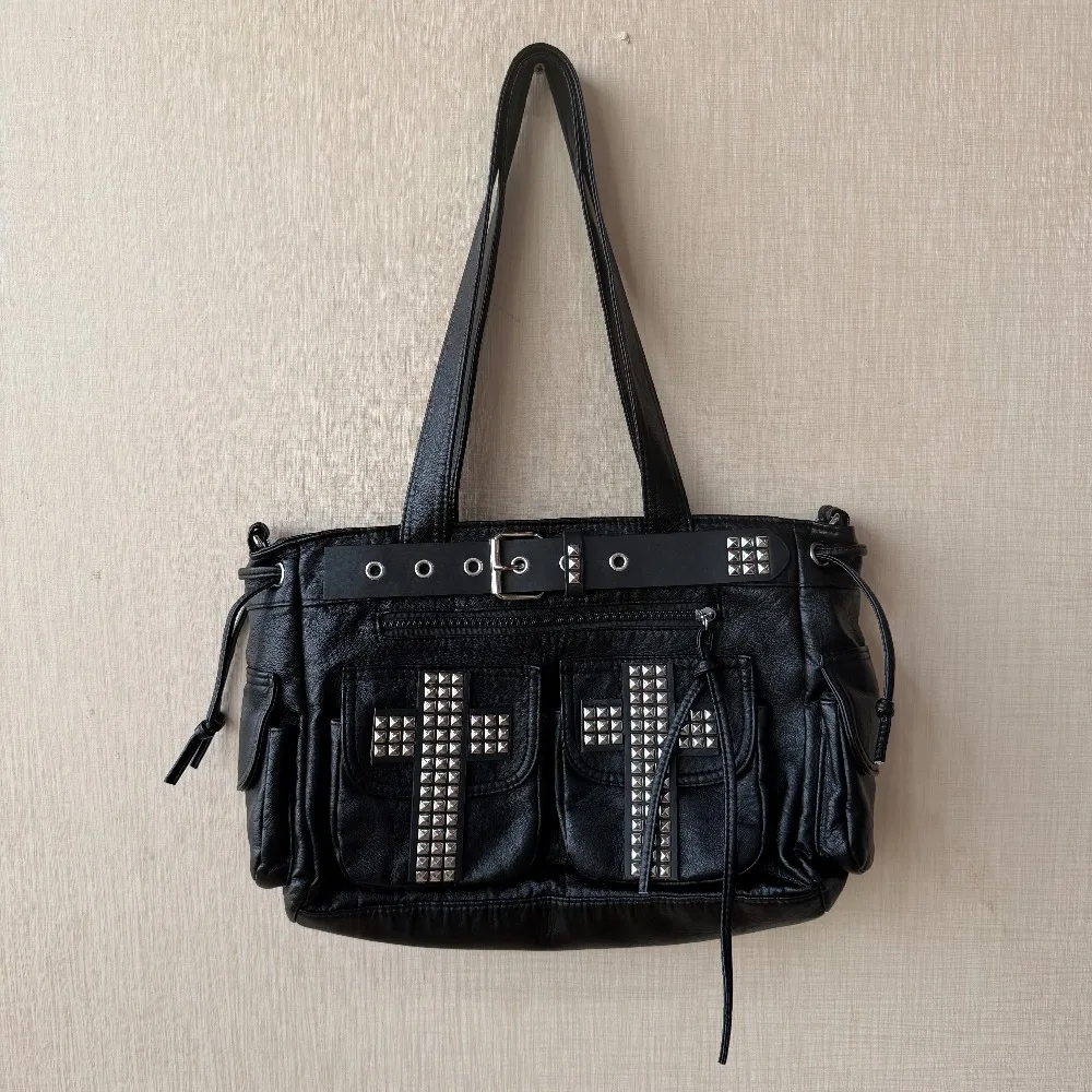 Original Rivet Punk Crossbody Bag for Women's Tote Bag Large Capacity Portable Fashion Bag
Original Rivet Punk Crossbody Bag for Women's Tote Bag Large Capacity Portable Fashion Bag