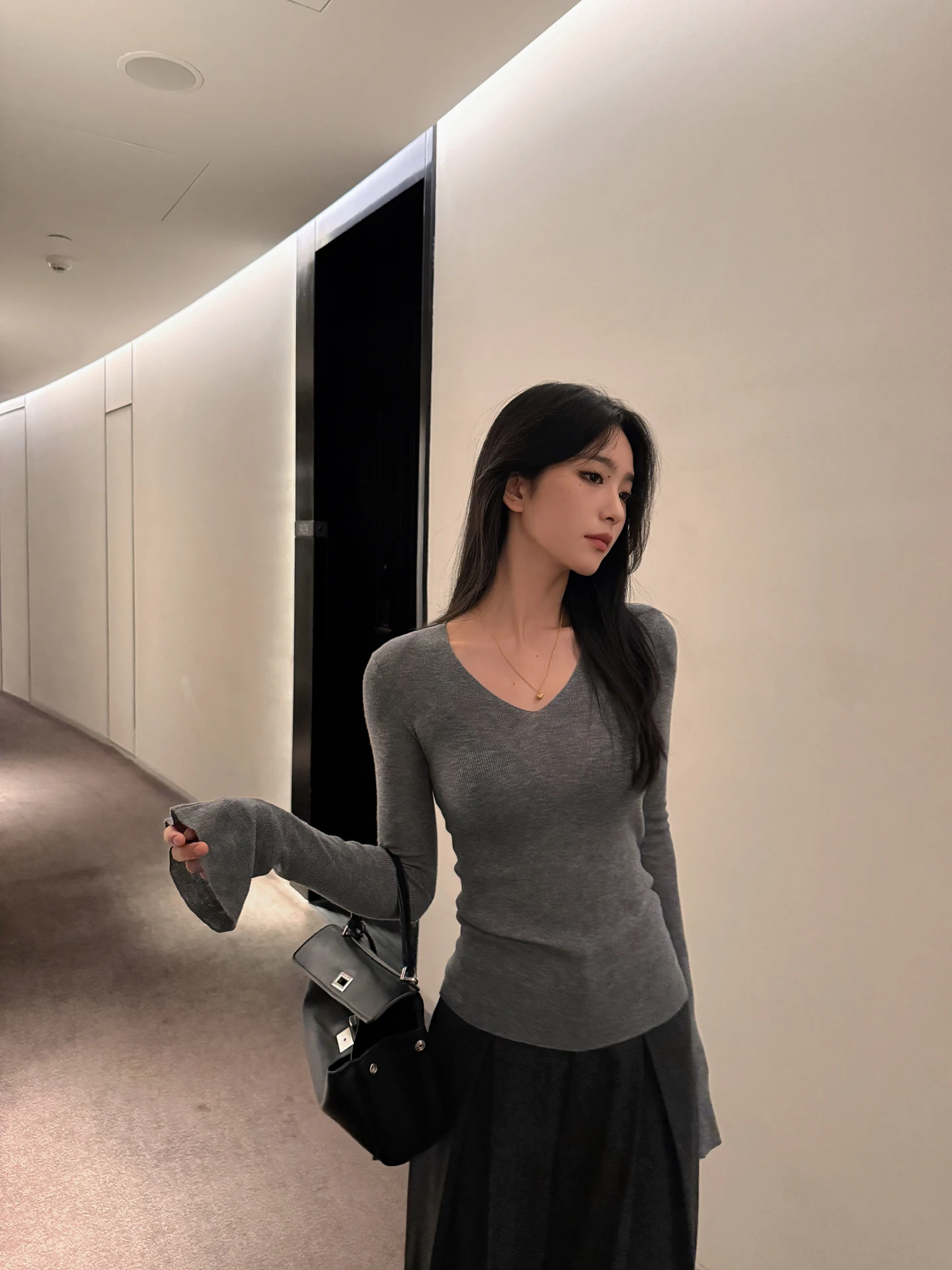 SMBL RAIN Women's Slim Fit Knitted Long Sve T-irt V-Ne Bell Sve Casual Sle Comfortable Breathable Polyester Fiber
SMBL RAIN Women's Slim Fit Knitted Long Sve T-irt V-Ne Bell Sve Casual Sle Comfortable Breathable Polyester Fiber