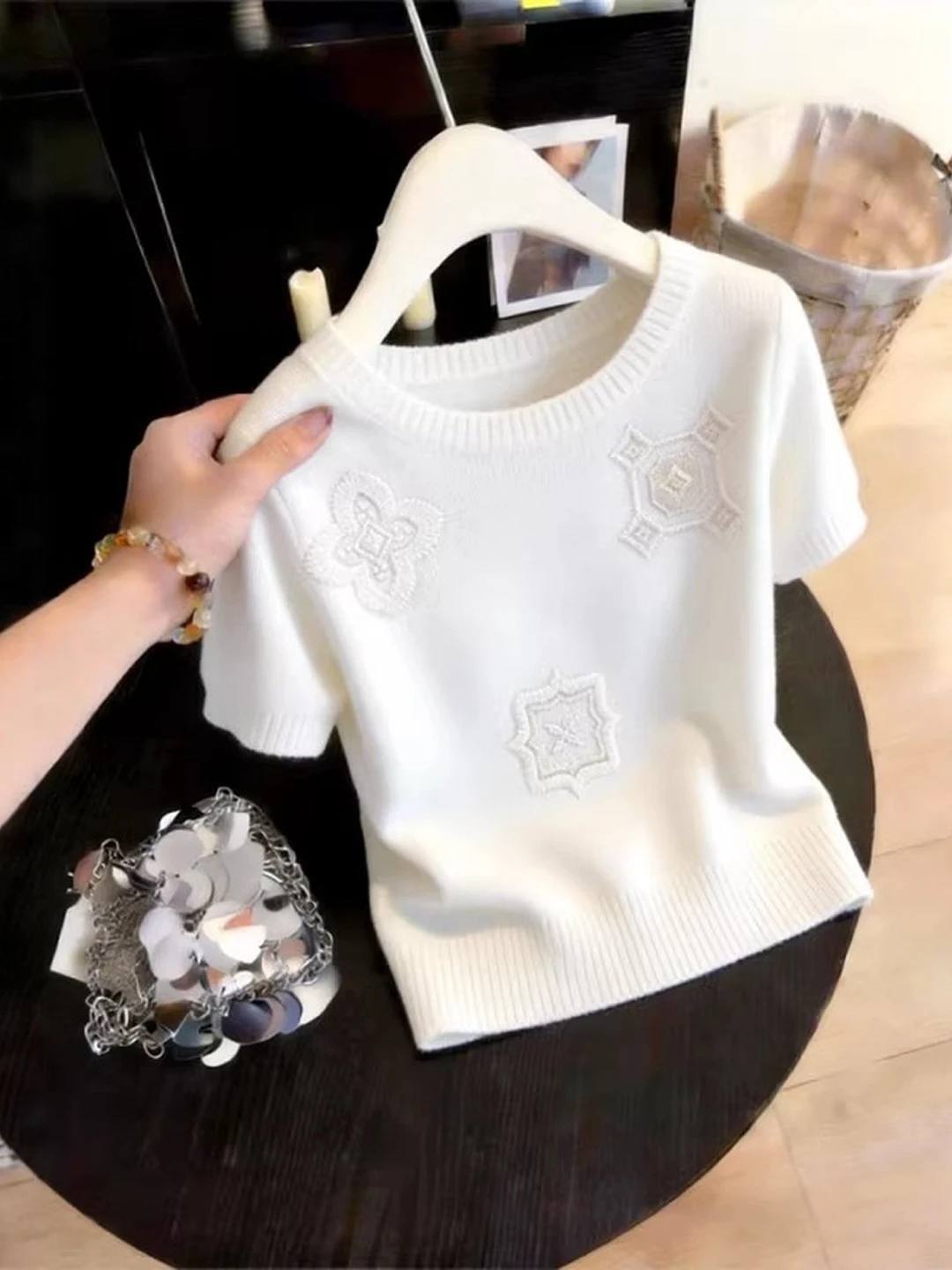 Elegant Embroidered Short Sleeve Knitwear for Women Summer New Style Slimming Top Comfortable Korean Version round Neck Sweater
Elegant Embroidered Short Sleeve Knitwear for Women Summer New Style Slimming Top Comfortable Korean Version round Neck Sweater