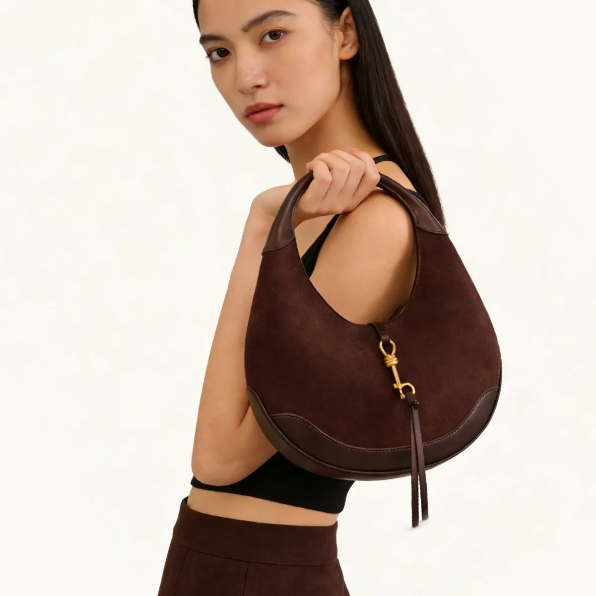 Замшевая большая сумка большой вместимости, женская сумка подмышками, новинка 2023 года, сумка на одно плечо, маленькая ниша из воловьей кожи в стиле ретро
Замшевая большая сумка большой вместимости, женская сумка подмышками, новинка 2023 года, сумка на одно плечо, маленькая ниша из воловьей кожи в стиле ретро