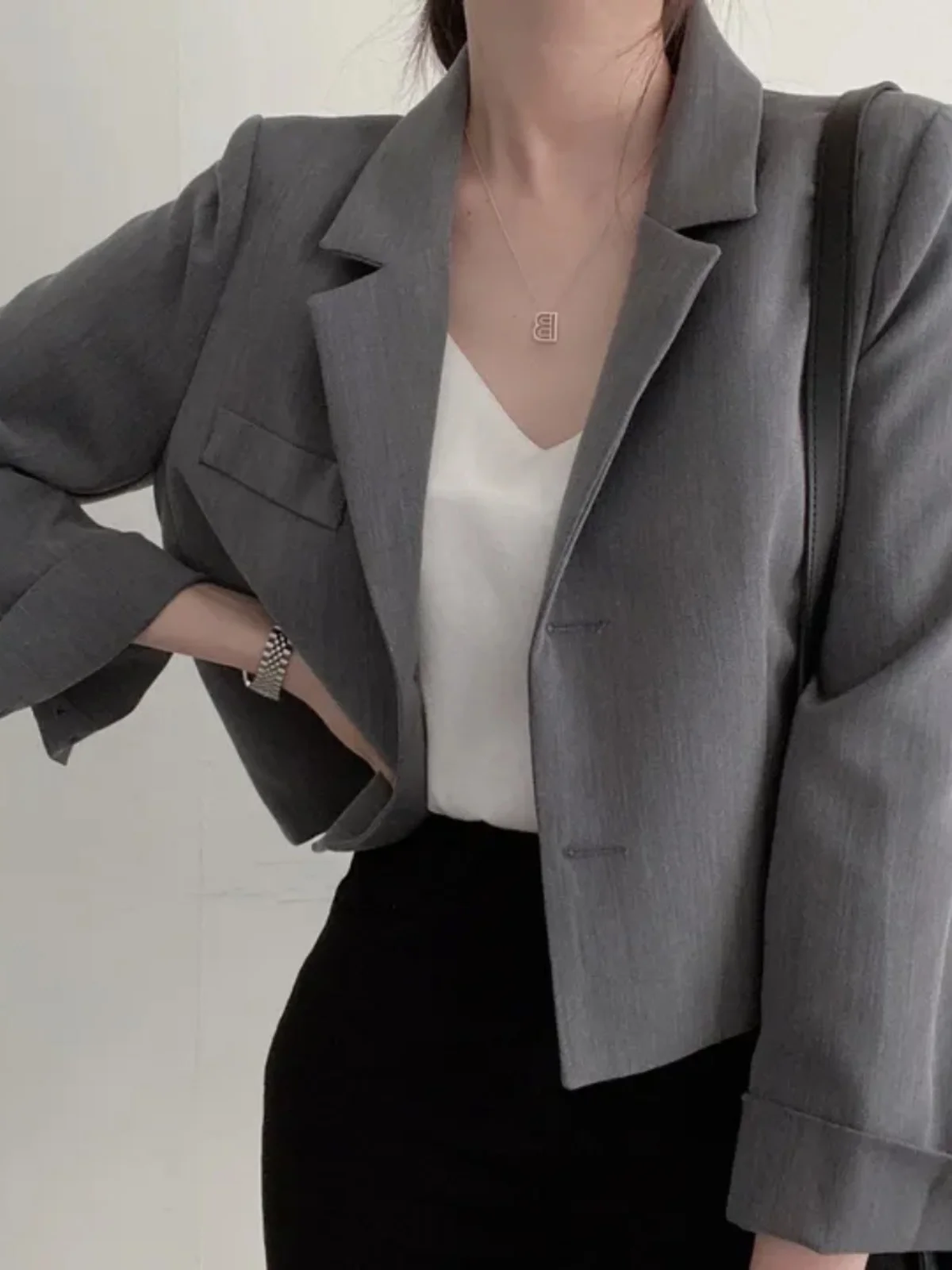 Elegant Short Suit Jacket Women's Spring 2025 New Style Versatile Long Sleeve Shirt Quality Fabric Commute Style Casual Fit
Elegant Short Suit Jacket Women's Spring 2025 New Style Versatile Long Sleeve Shirt Quality Fabric Commute Style Casual Fit
