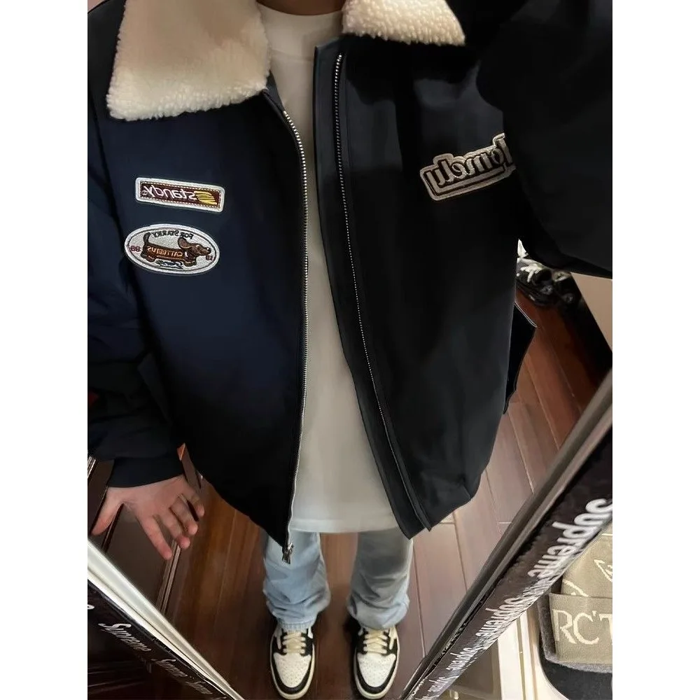 Мужская зимняя бейсбольная куртка с шерстяным воротником из ягненка, бархатное пальто, теплая повседневная верхняя одежда с прямым подолом и застежкой-молнией
Мужская зимняя бейсбольная куртка с шерстяным воротником из ягненка, бархатное пальто, теплая повседневная верхняя одежда с прямым подолом и застежкой-молнией