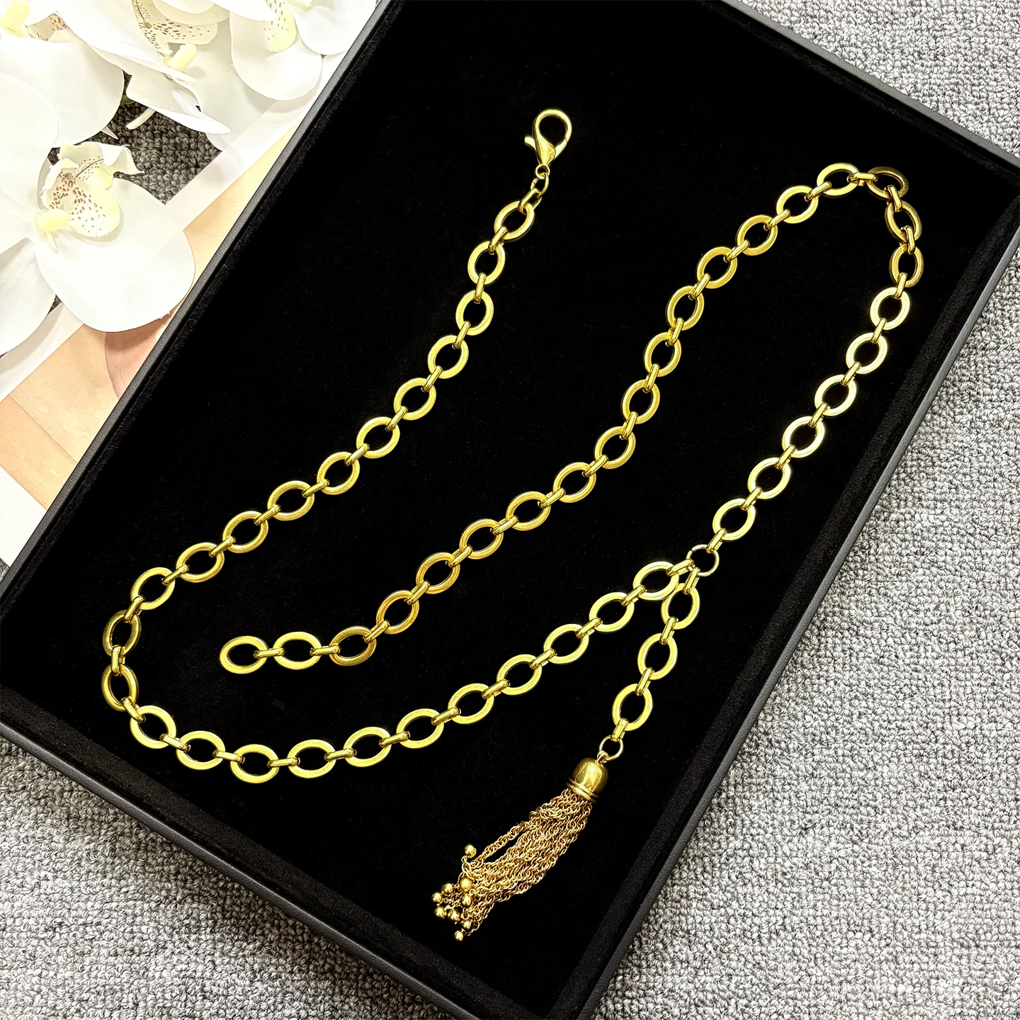 Vintage gilded gemstone decoration waist chain tassel pendant made of gold fine waist, exquisite fine women's waist chain
Vintage gilded gemstone decoration waist chain tassel pendant made of gold fine waist, exquisite fine women's waist chain