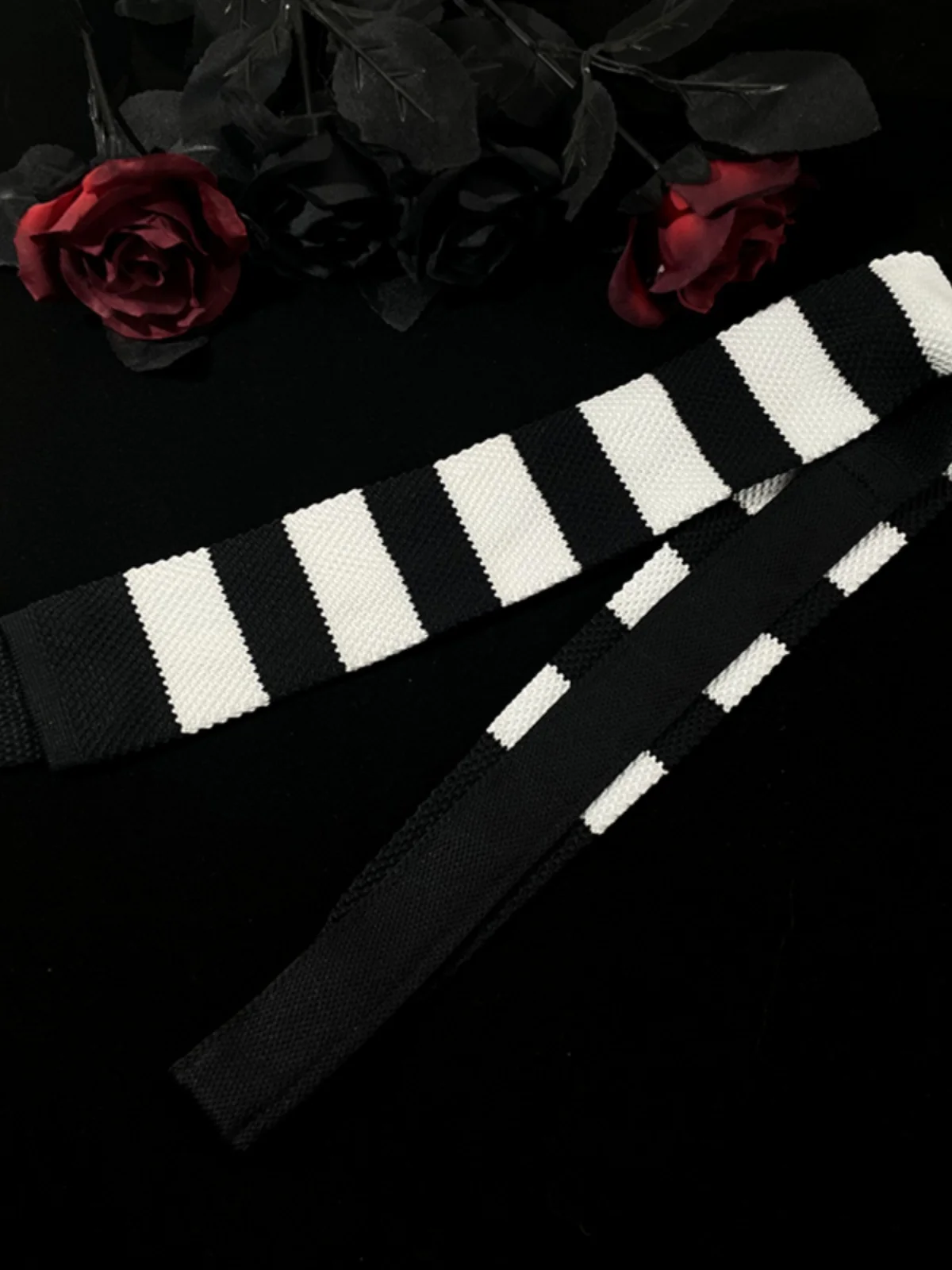 Галстук Черно-белый Горизонтальный Полосатый Шерстяной Трикотаж Ретро Субкультура Темный Универсальный Плоский Головной Убор Колледж Используется с Рубашками
Галстук Черно-белый Горизонтальный Полосатый Шерстяной Трикотаж Ретро Субкультура Темный Универсальный Плоский Головной Убор Колледж Используется с Рубашками