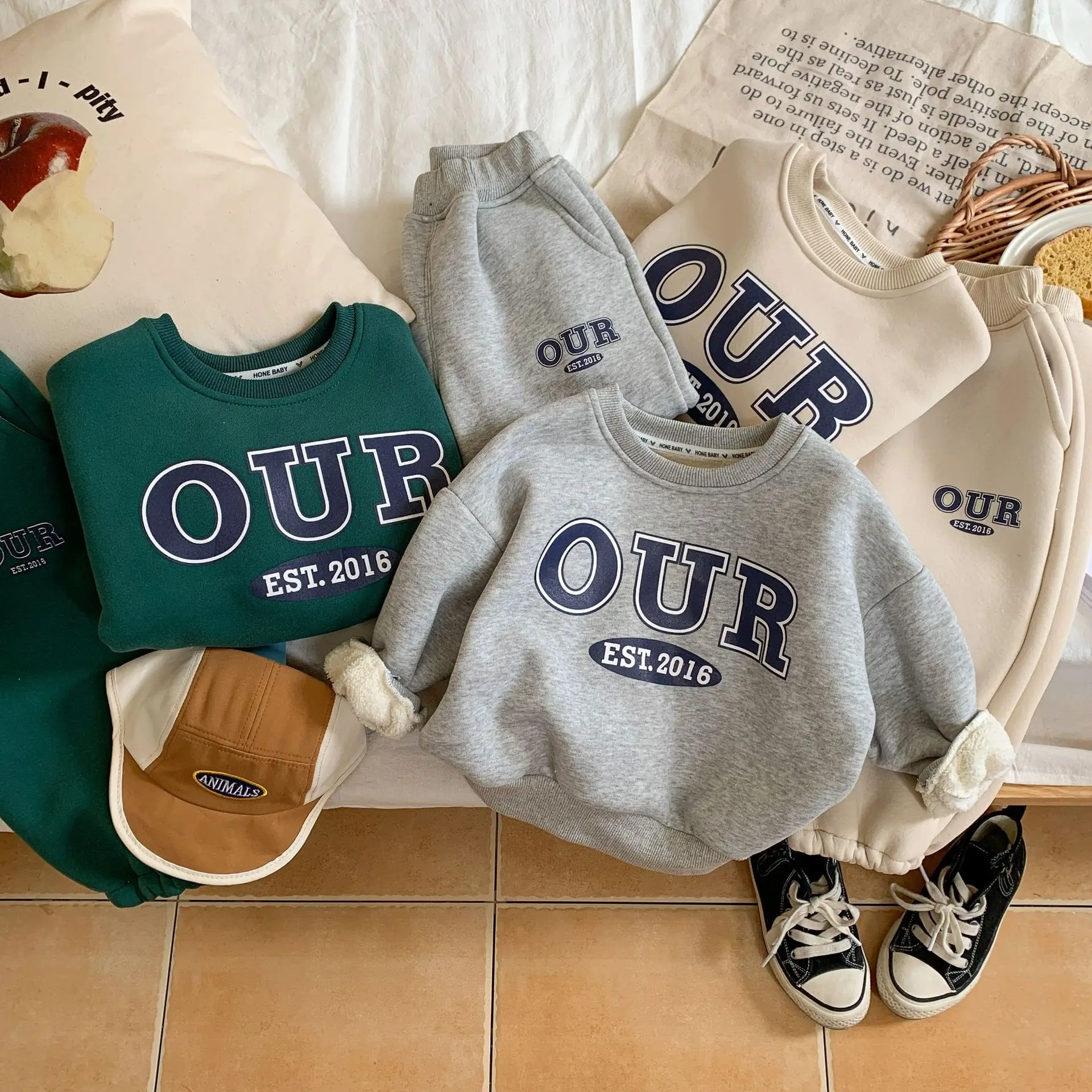 Children Clothing Set 2023 New Fashionable Autumn Winter Boys and Girls Printed Letter Set Baby Fleece Warm Hoodie Set
Children Clothing Set 2023 New Fashionable Autumn Winter Boys and Girls Printed Letter Set Baby Fleece Warm Hoodie Set