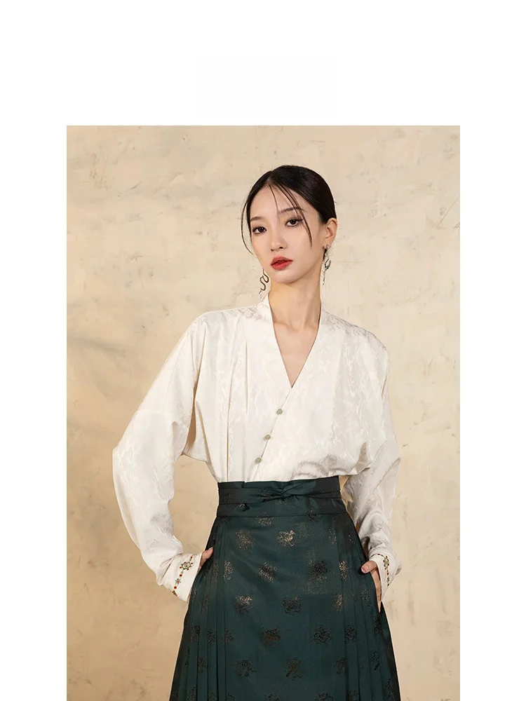 Новое китайское платье-ханьфу Jiuhua Yuque с улучшенным дизайном, с юбкой в стиле Ма Мэй, свободного кроя, из дышащего полиэстера, с длинными рукавами и V-образным вырезом.
Новое китайское платье-ханьфу Jiuhua Yuque с улучшенным дизайном, с юбкой в стиле Ма Мэй, свободного кроя, из дышащего полиэстера, с длинными рукавами и V-образным вырезом.