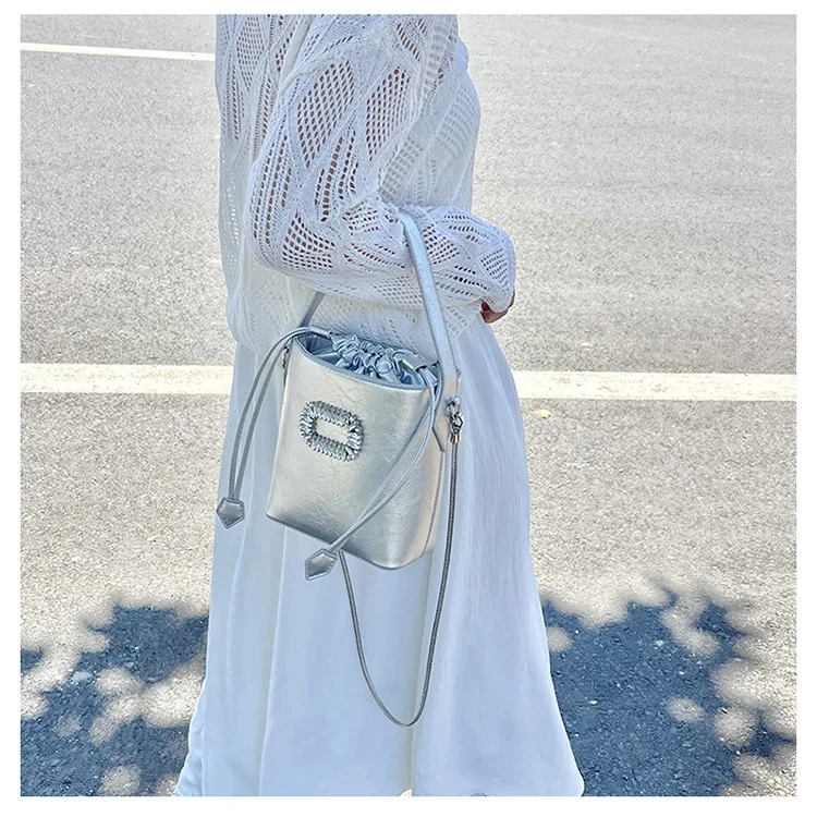 2025 New Korean Style Retro Messenger Bag - Women's High-End Bucket Shoulder Handbag for Commuting & Travel
2025 New Korean Style Retro Messenger Bag - Women's High-End Bucket Shoulder Handbag for Commuting & Travel