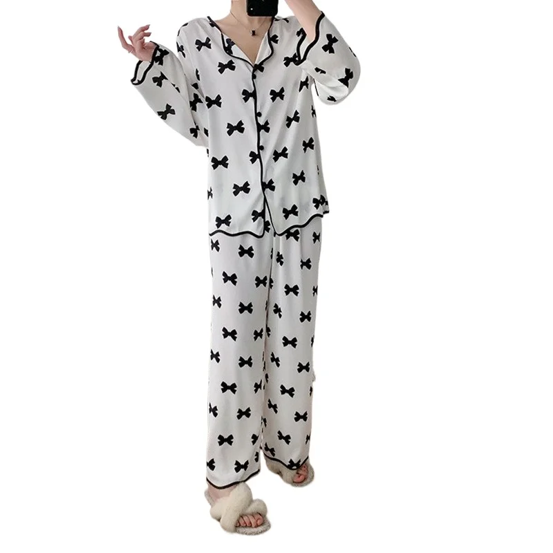Women's Spring and Autumn Long-sleeved Ice Silk New Smooth and Soft Pajamas Women's Foreign Trade Wholesale Thin Loungewear Set
Women's Spring and Autumn Long-sleeved Ice Silk New Smooth and Soft Pajamas Women's Foreign Trade Wholesale Thin Loungewear Set