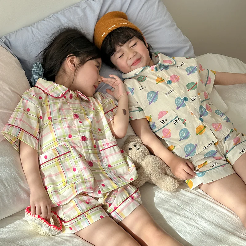 2025 Summer New Children Short Sleeve Home Clothes Set Cotton Boys Girls Color Plaid Planet Print Thin Pajamas Suit Kids Outfits
2025 Summer New Children Short Sleeve Home Clothes Set Cotton Boys Girls Color Plaid Planet Print Thin Pajamas Suit Kids Outfits