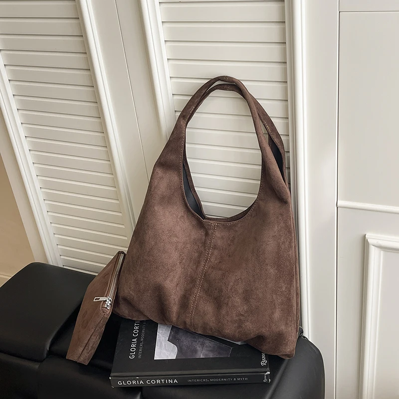 2025 Новая замшевая женская сумка через плечо Faion, большая вместительная повседневная сумка подмышками из мягкой кожи, простая квадратная сумка на молнии в стиле ape...
2025 Новая замшевая женская сумка через плечо Faion, большая вместительная повседневная сумка подмышками из мягкой кожи, простая квадратная сумка на молнии в стиле ape...