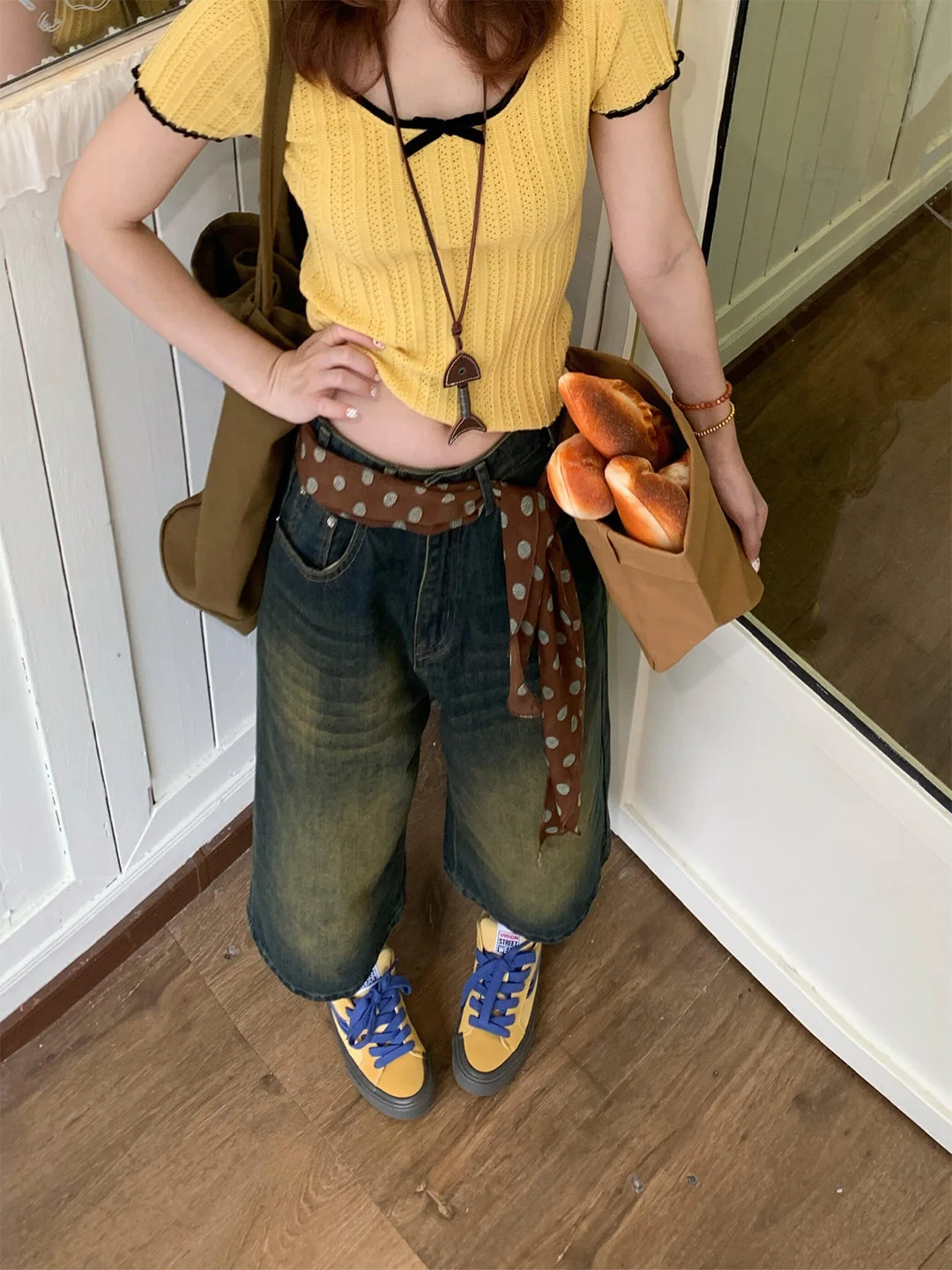 Summer 2026 American Style Worn Thin High Waist Slimming Seven-Foot Straight Leg Wide-Open Jeans Retro High Waist Loose Fit
Summer 2026 American Style Worn Thin High Waist Slimming Seven-Foot Straight Leg Wide-Open Jeans Retro High Waist Loose Fit
