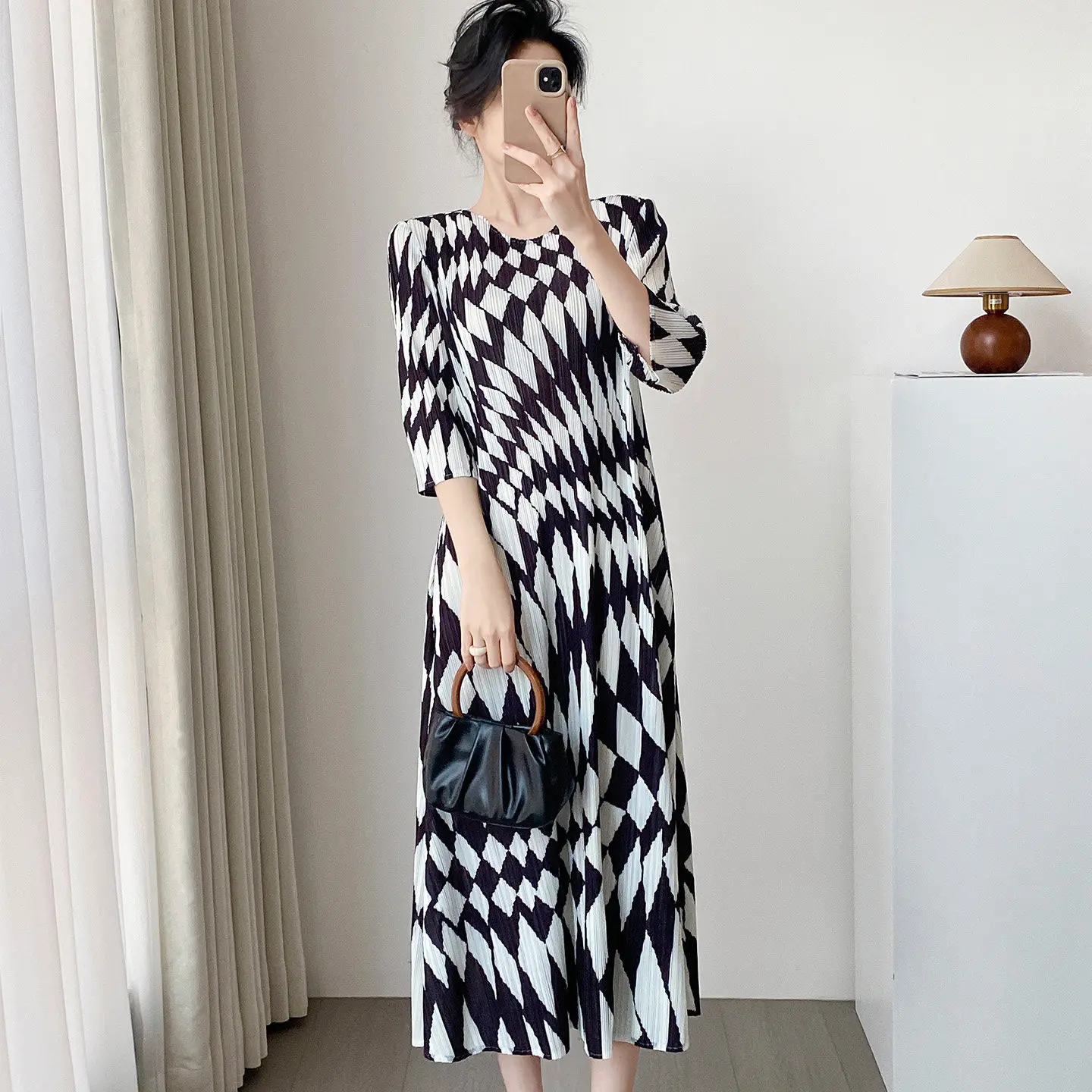 Miyake Pleated 2026 Spring and Summer New Geometric Print Dress Female Seven-minute Sleeve Waist Pleated Long Skirt Temperament
Miyake Pleated 2026 Spring and Summer New Geometric Print Dress Female Seven-minute Sleeve Waist Pleated Long Skirt Temperament