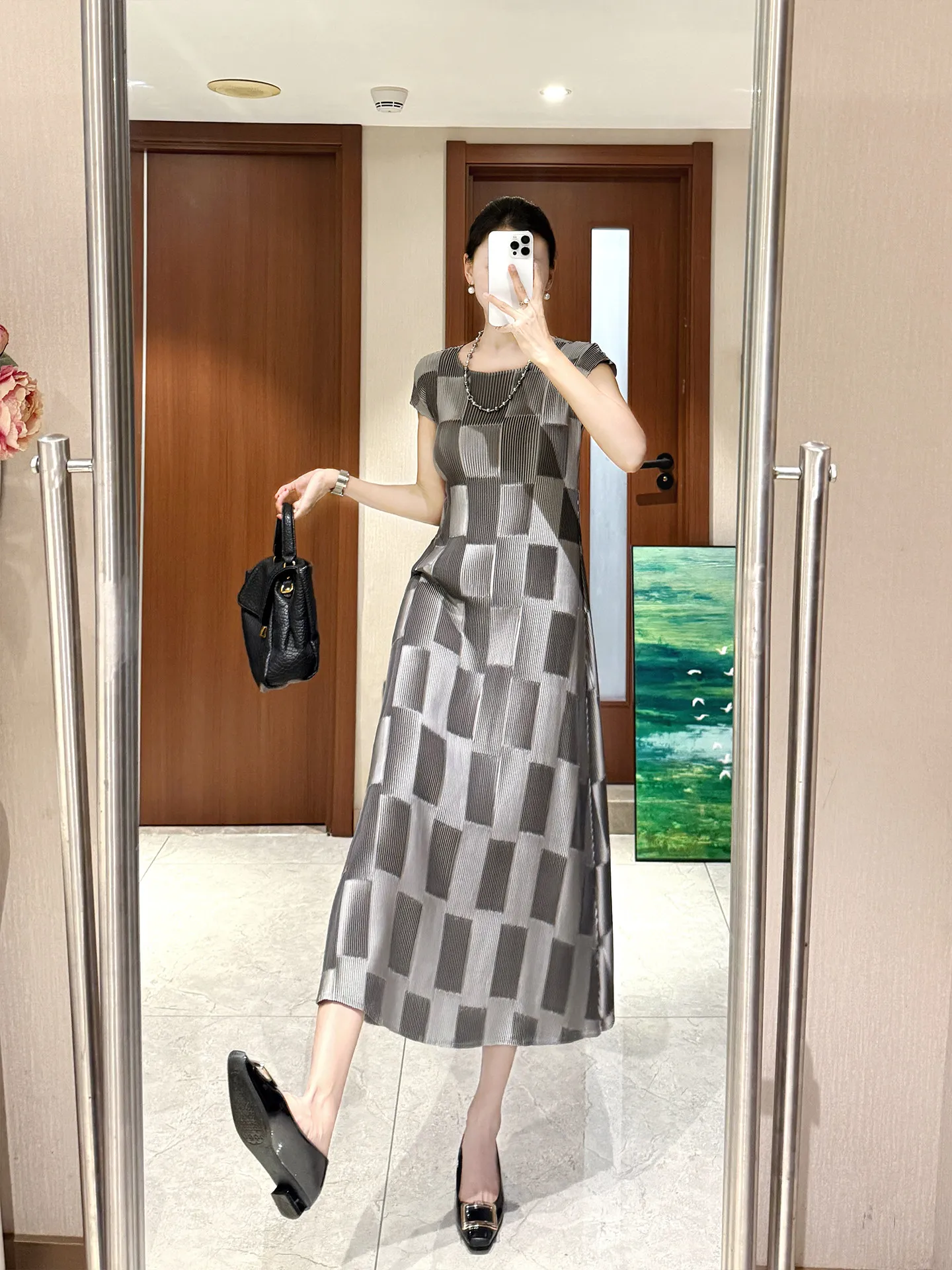 French Elegant Women's Dress with A Casual Elastic Comfortable Pleated Breathable Loose Oversized Travel Apparel
French Elegant Women's Dress with A Casual Elastic Comfortable Pleated Breathable Loose Oversized Travel Apparel