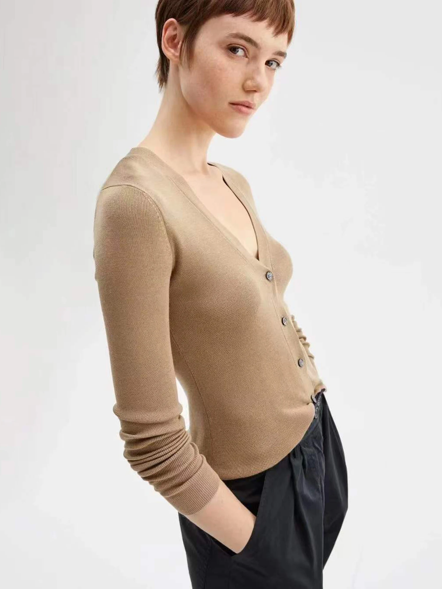 Elegant Silk Knitted Open Cardigan CHAO Level Slimming Intellectual Middle-Class Style Long Sleeve V-Neck Button-Up Casual Wear
Elegant Silk Knitted Open Cardigan CHAO Level Slimming Intellectual Middle-Class Style Long Sleeve V-Neck Button-Up Casual Wear