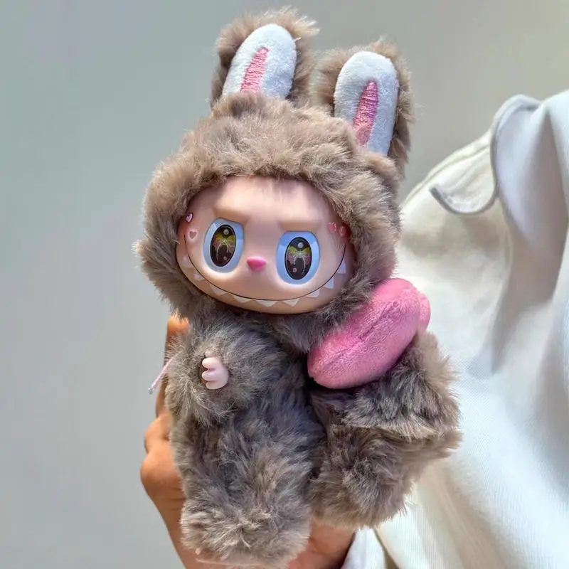Новая горячая серия Monster Labubu, фигурка куклы, игрушка 17 см, виниловая подвеска, сделай сам, ограниченная серия, Fox Labubu Zimomo, сменная кукла с хвостовой игрушкой
Новая горячая серия Monster Labubu, фигурка куклы, игрушка 17 см, виниловая подвеска, сделай сам, ограниченная серия, Fox Labubu Zimomo, сменная кукла с хвостовой игрушкой