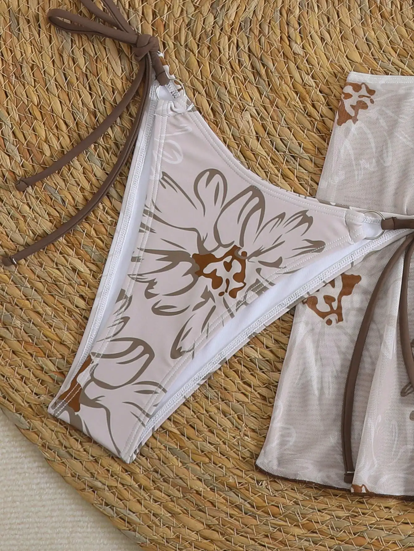 Floral Print Sheer Mesh 3-Piece Halter Bikini Set With Adjustable Straps For Summer Beach And Pool Wear
Floral Print Sheer Mesh 3-Piece Halter Bikini Set With Adjustable Straps For Summer Beach And Pool Wear