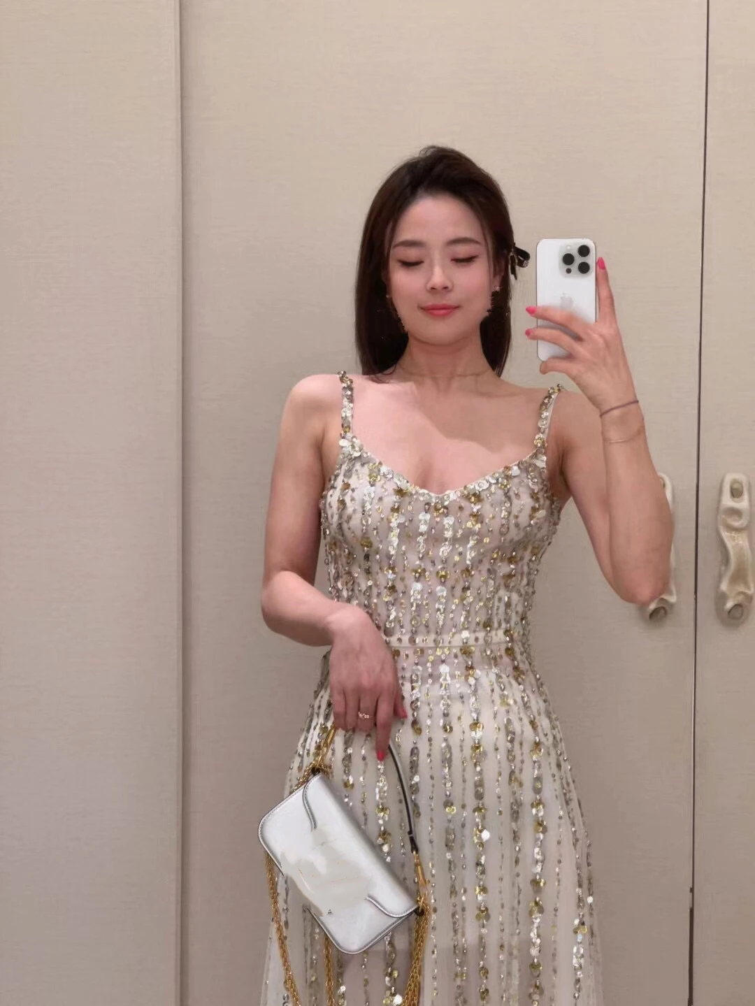 Luxury Brand Name White Dress Fashion Women's Crystals Midi Dress Sexy Ladies Spaghetti Strap Silk Dress Long
Luxury Brand Name White Dress Fashion Women's Crystals Midi Dress Sexy Ladies Spaghetti Strap Silk Dress Long